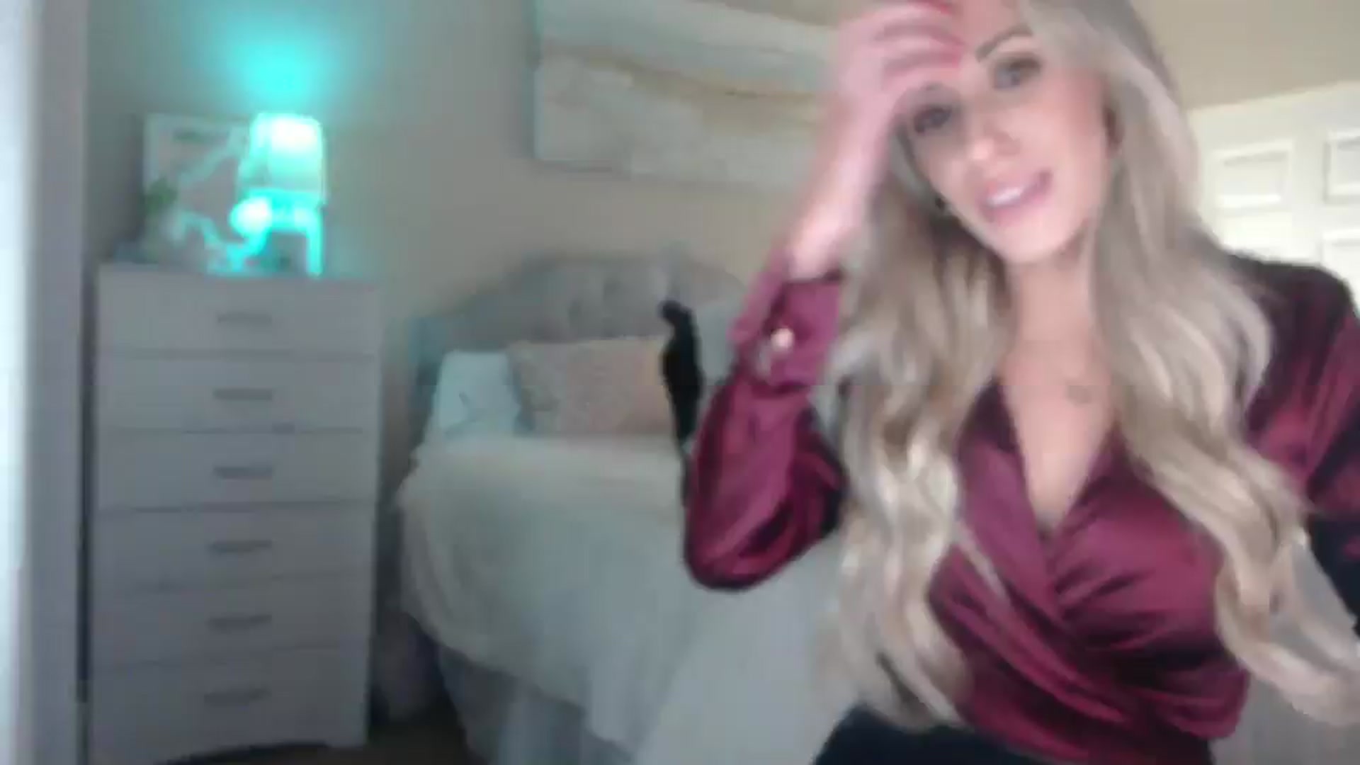 Gallery image thumbnail from Queen_bambii's myfreecams stream on, 12/20/2024, 05:17 image 13 of 20