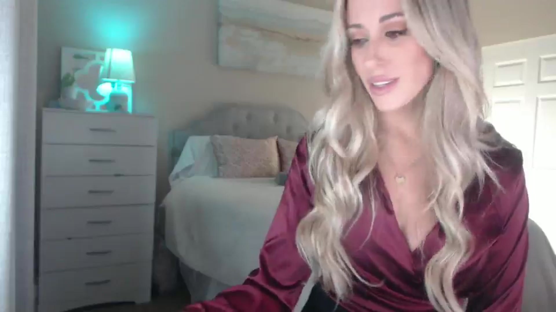 Gallery image thumbnail from Queen_bambii's myfreecams stream on, 12/20/2024, 05:17 image 3 of 20