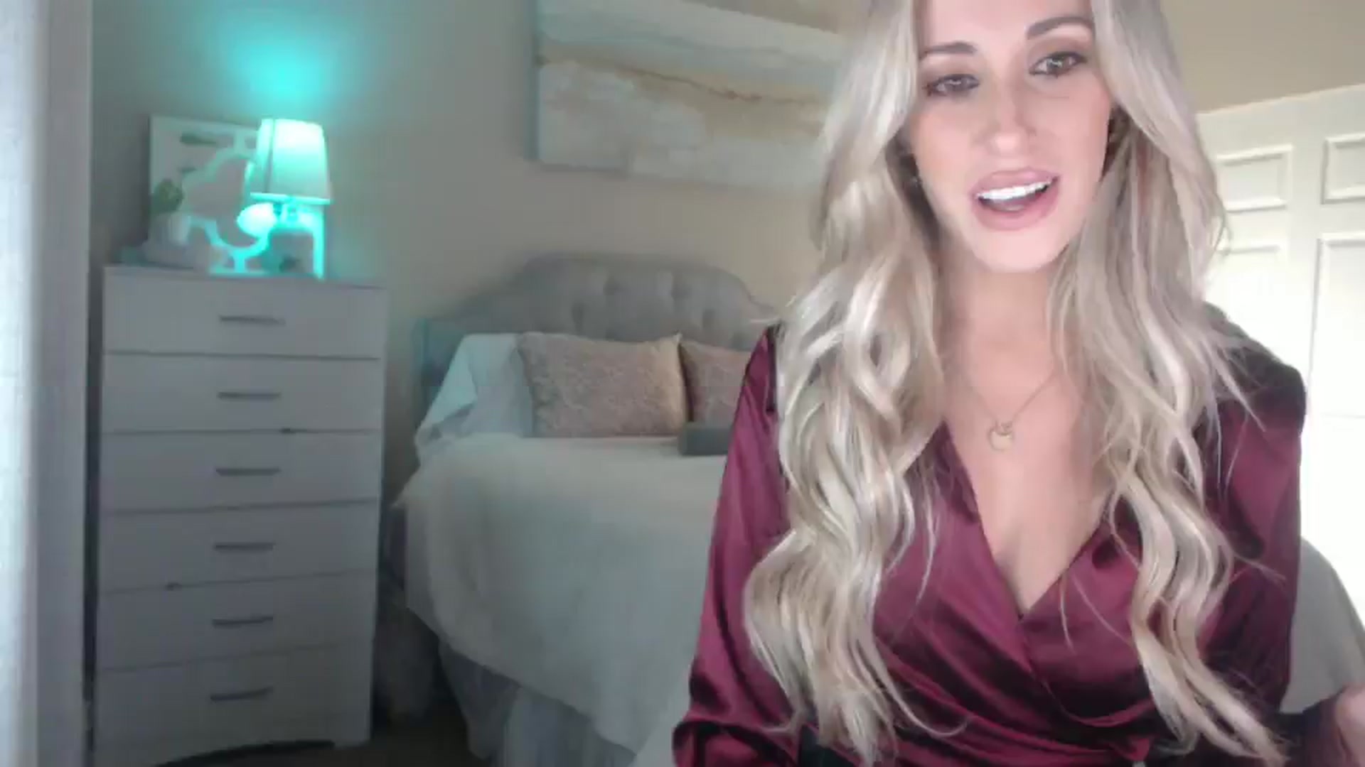 Gallery image thumbnail from Queen_bambii's myfreecams stream on, 12/20/2024, 05:17 image 2 of 20