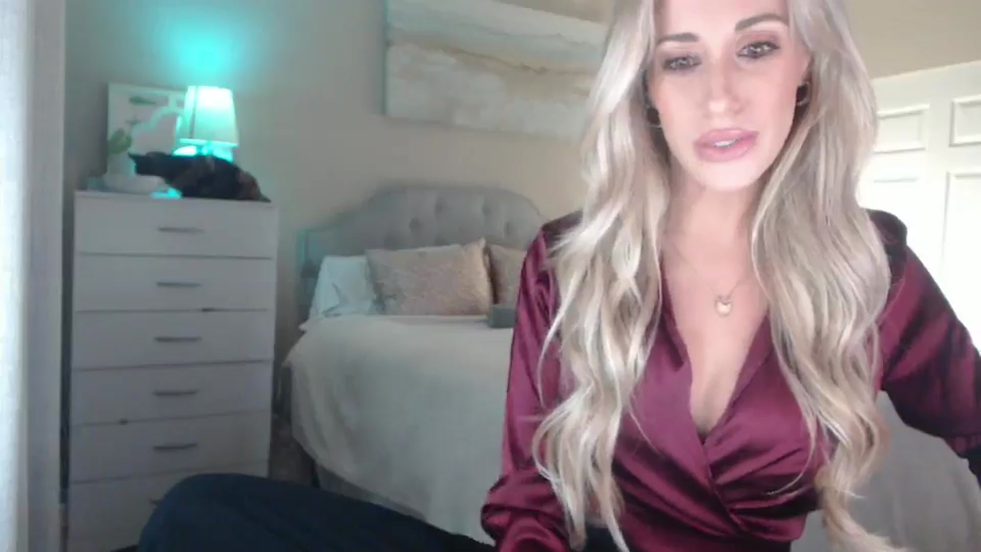 Gallery image thumbnail from Queen_bambii's myfreecams stream on, 12/20/2024, 05:17 image 9 of 20