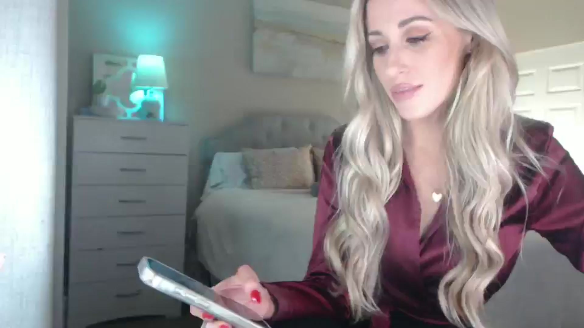 Gallery image thumbnail from Queen_bambii's myfreecams stream on, 12/20/2024, 07:17 image 10 of 20
