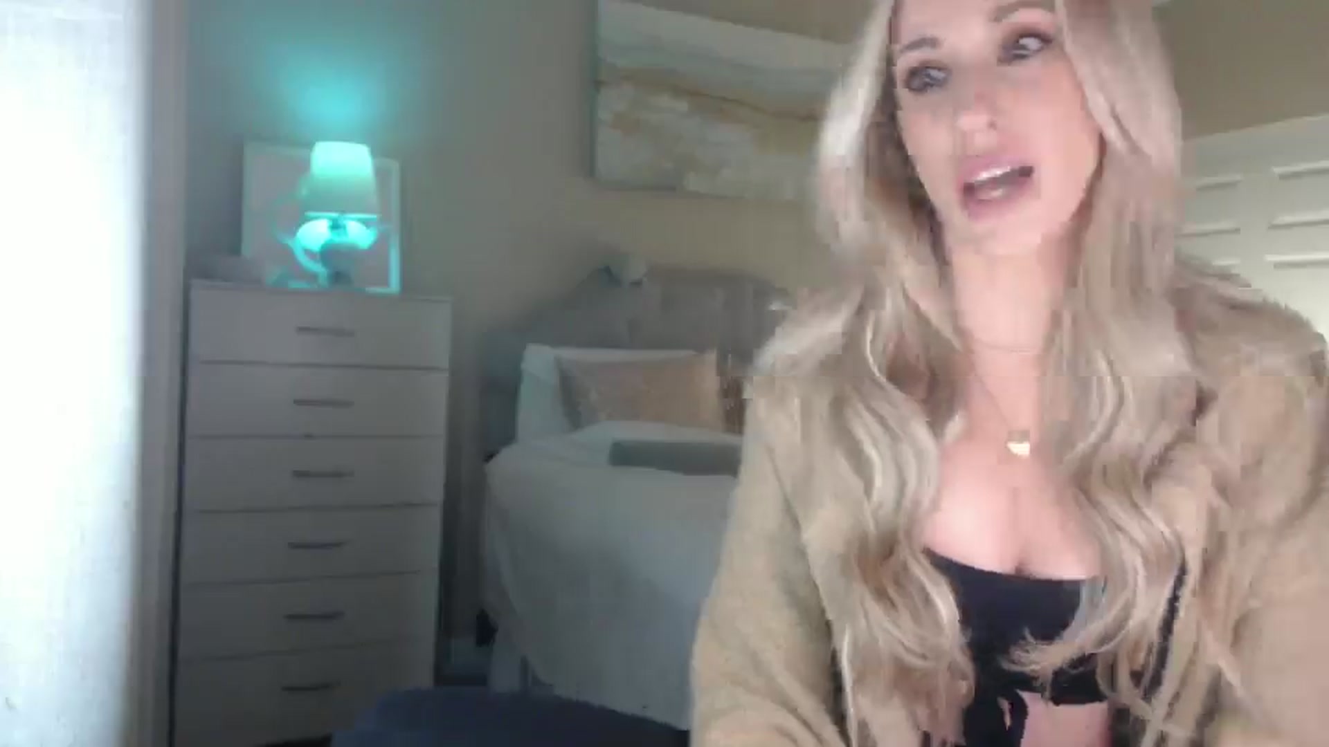 Gallery image thumbnail from Queen_bambii's myfreecams stream on, 01/08/2025, 06:41 image 2 of 20