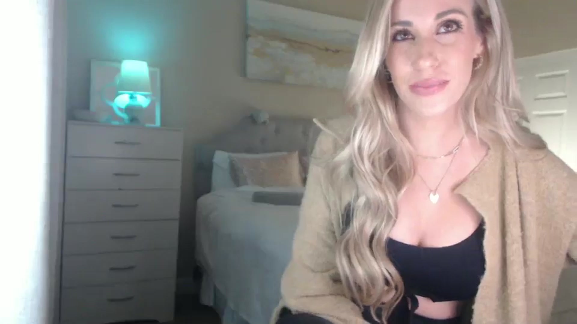 Gallery image thumbnail from Queen_bambii's myfreecams stream on, 01/08/2025, 06:41 image 20 of 20