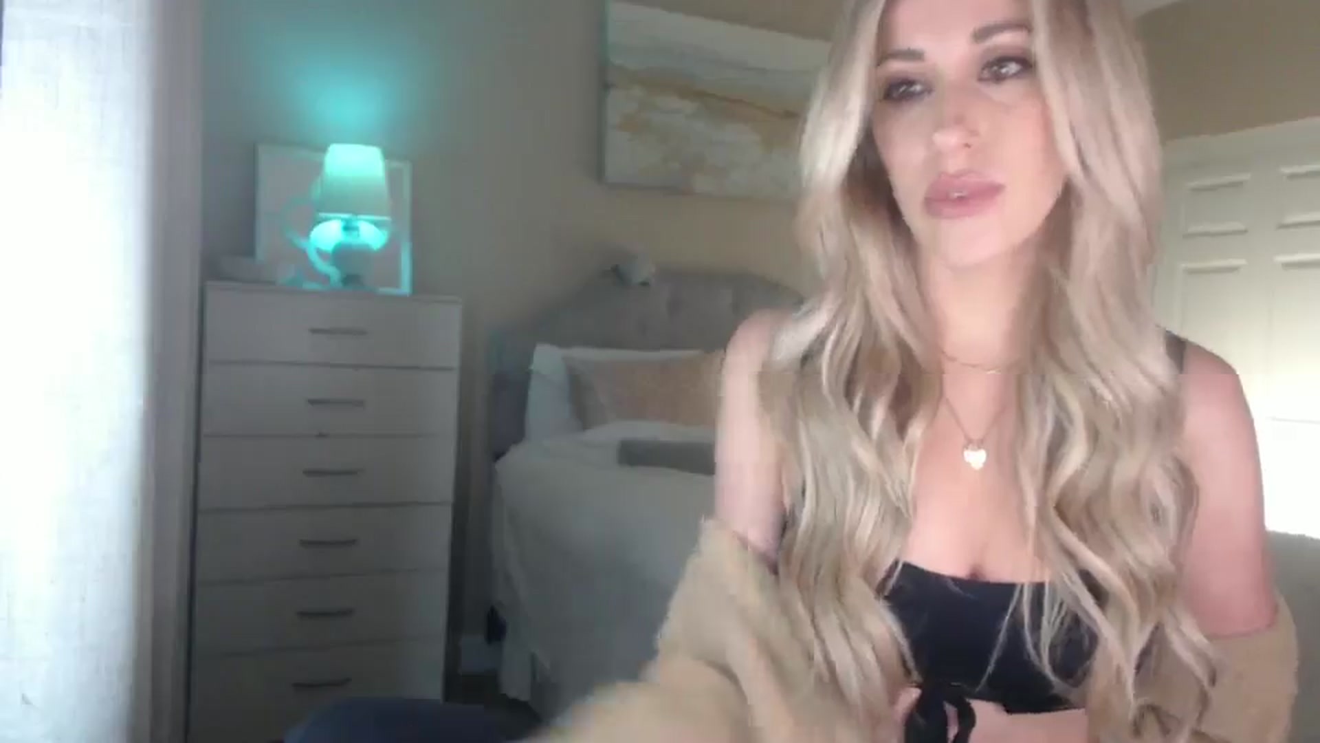 Gallery image thumbnail from Queen_bambii's myfreecams stream on, 01/08/2025, 06:41 image 3 of 20