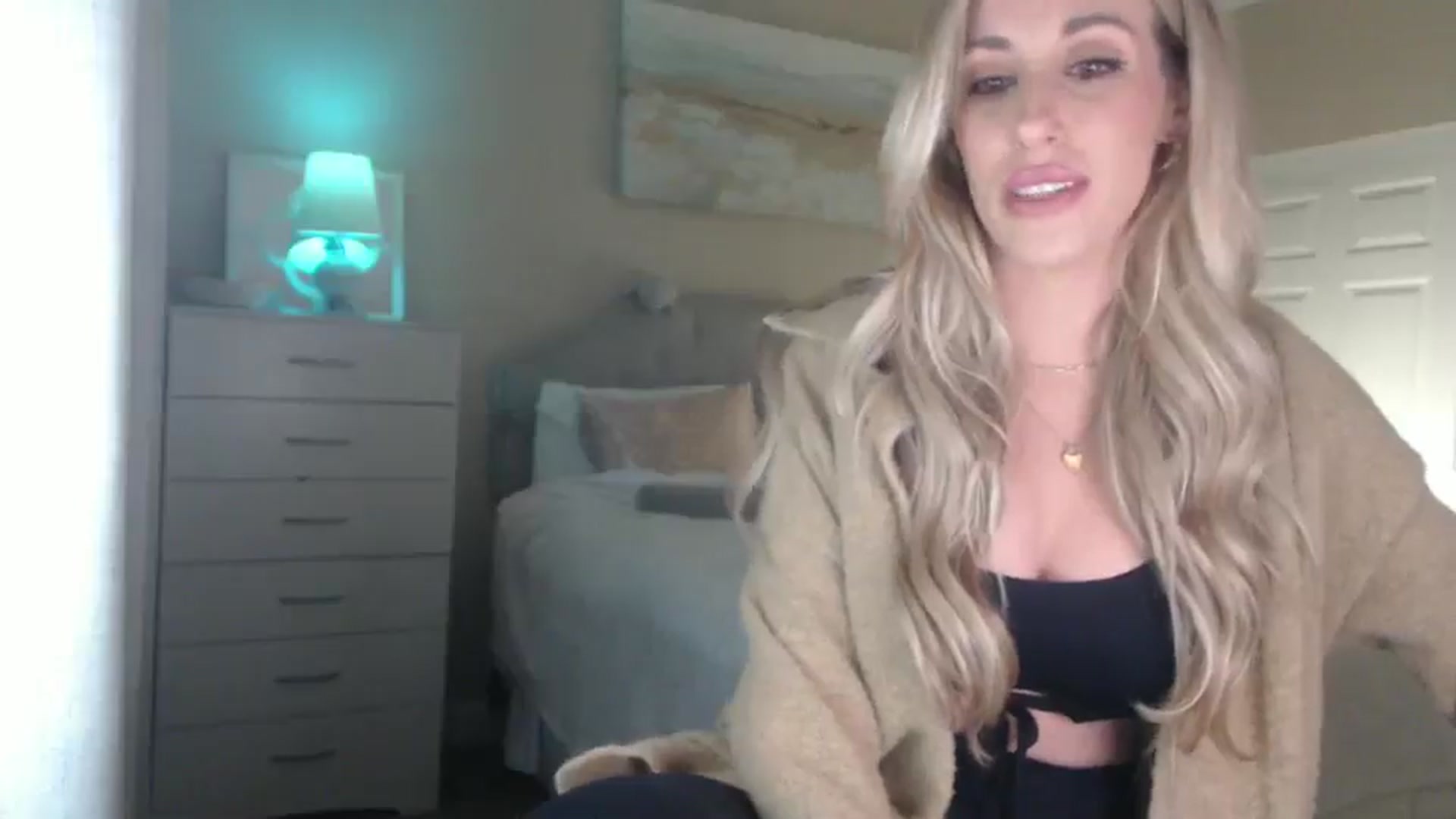 Gallery image thumbnail from Queen_bambii's myfreecams stream on, 01/08/2025, 06:41 image 19 of 20