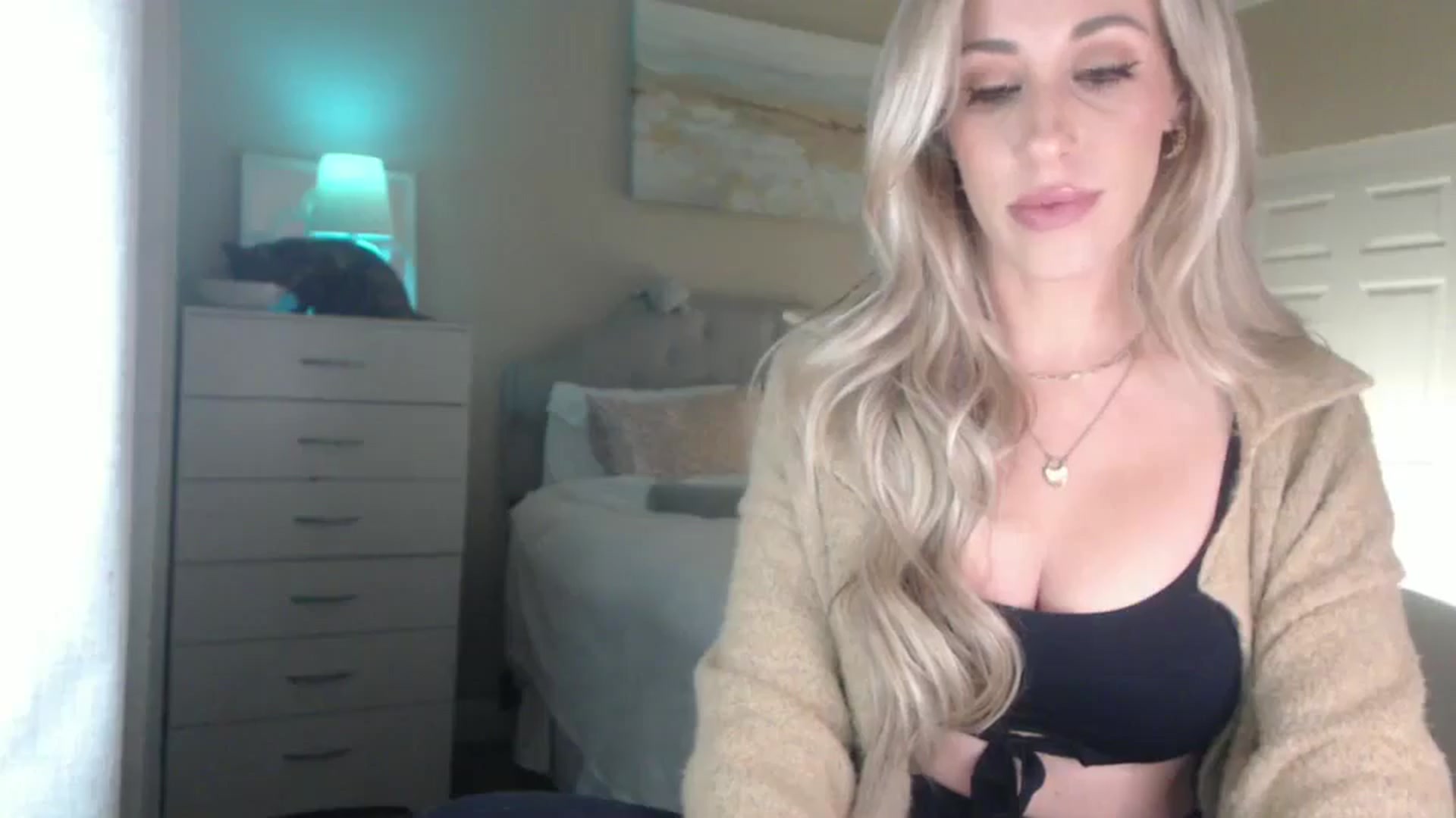 Gallery image thumbnail from Queen_bambii's myfreecams stream on, 01/08/2025, 06:41 image 13 of 20