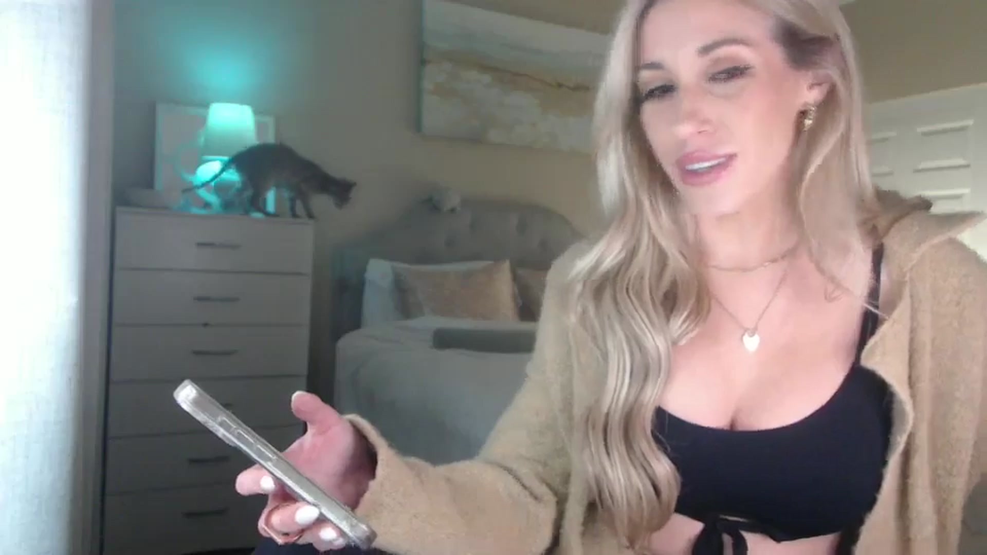 Gallery image thumbnail from Queen_bambii's myfreecams stream on, 01/08/2025, 08:41 image 3 of 20