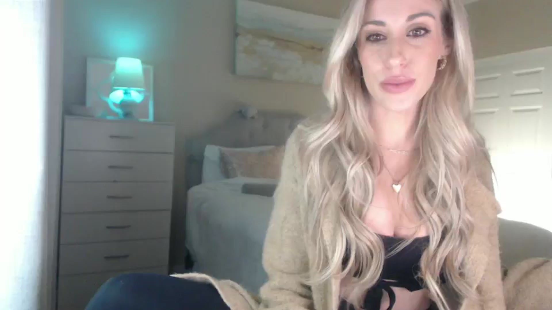 Gallery image thumbnail from Queen_bambii's myfreecams stream on, 01/08/2025, 08:41 image 1 of 20