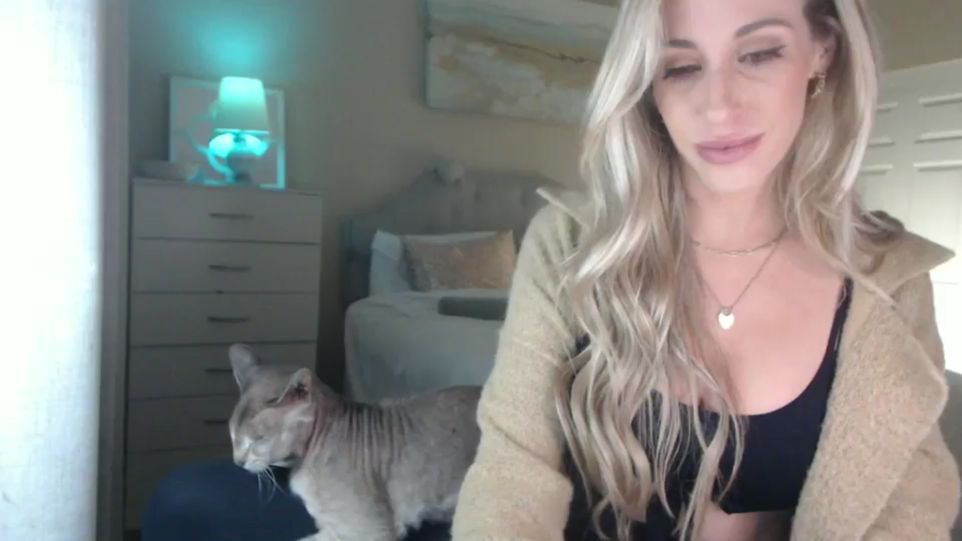 Gallery image thumbnail from Queen_bambii's myfreecams stream on, 01/08/2025, 08:41 image 15 of 20
