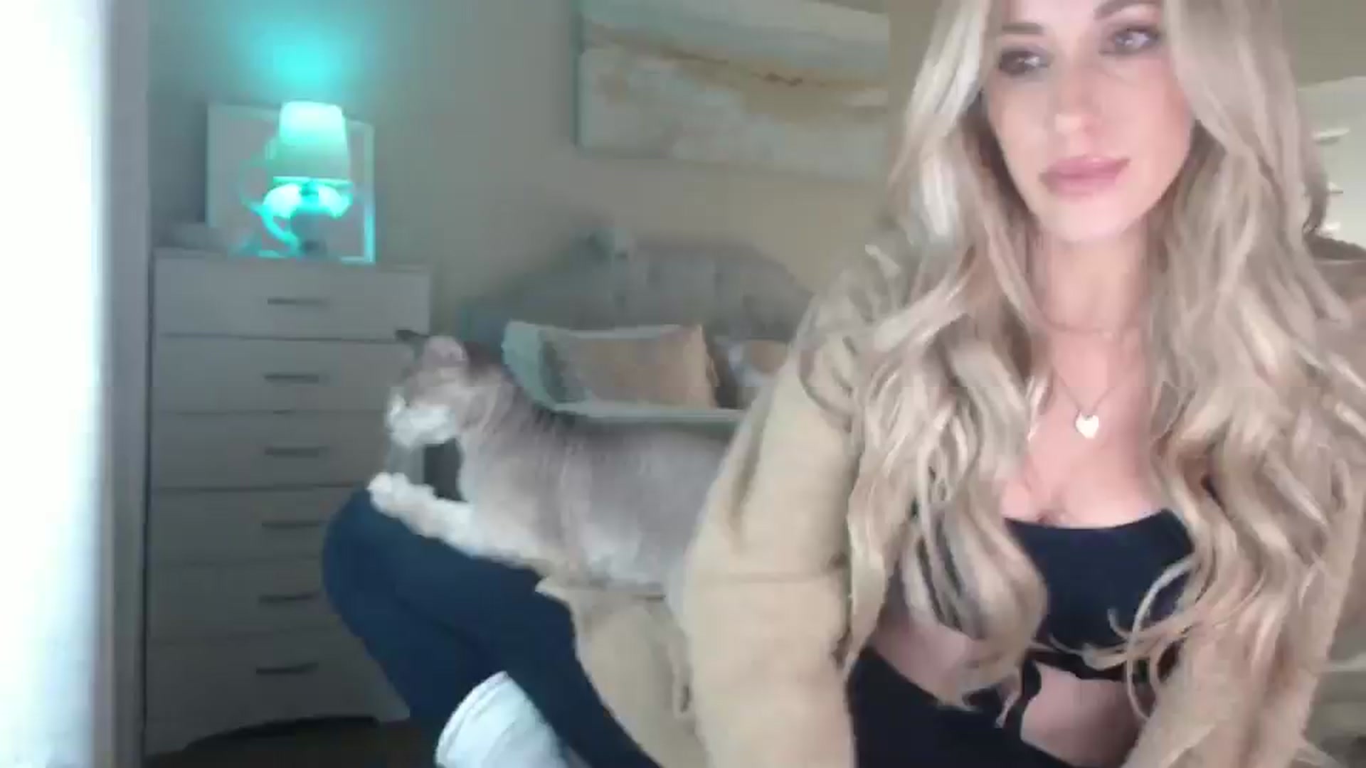 Gallery image thumbnail from Queen_bambii's myfreecams stream on, 01/08/2025, 08:41 image 5 of 20