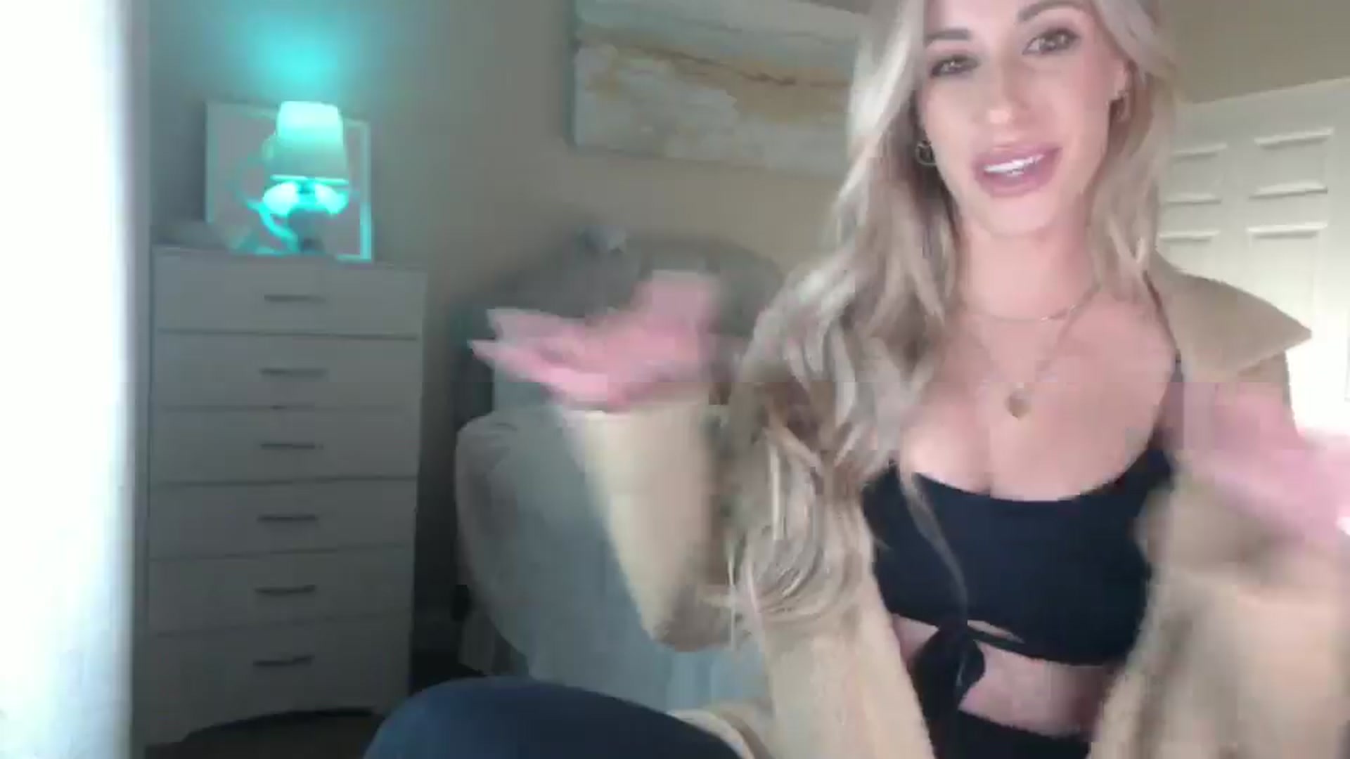 Gallery image thumbnail from Queen_bambii's myfreecams stream on, 01/08/2025, 08:41 image 8 of 20