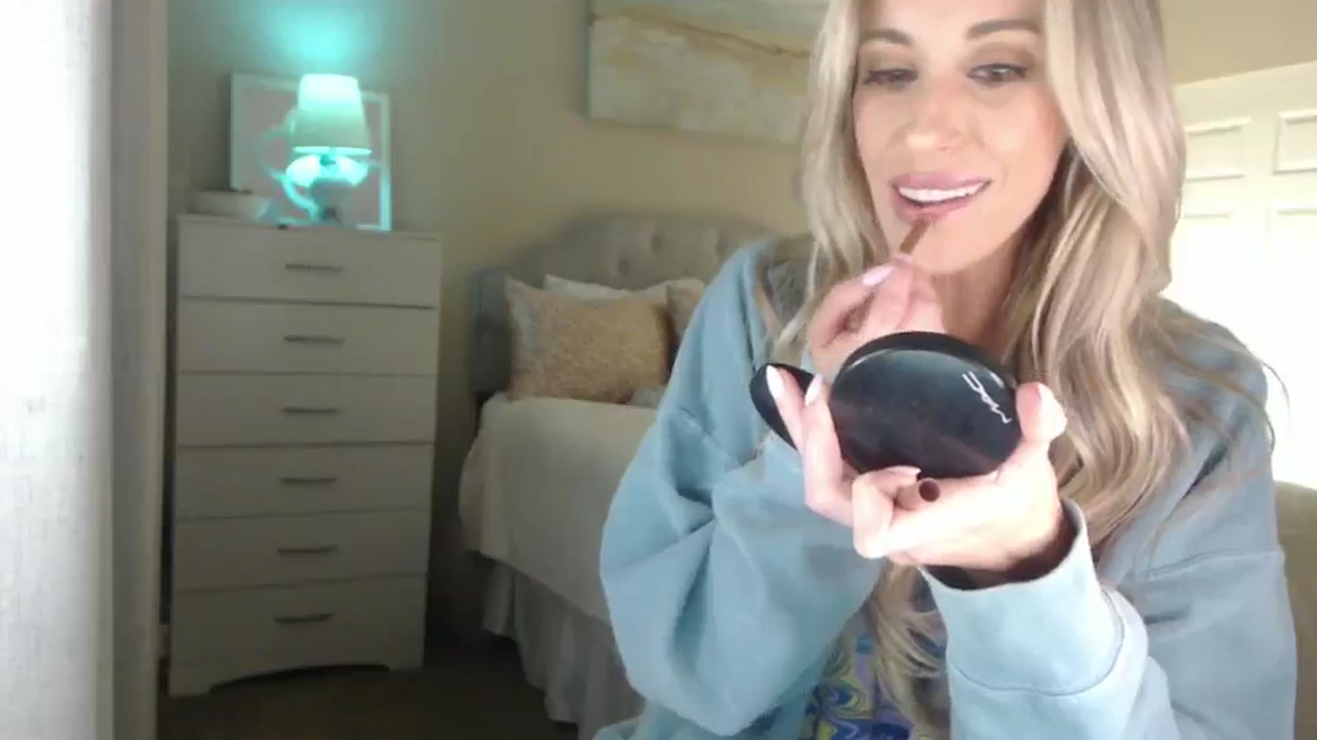 Gallery image thumbnail from Queen_bambii's myfreecams stream on, 01/14/2025, 07:43 image 3 of 20