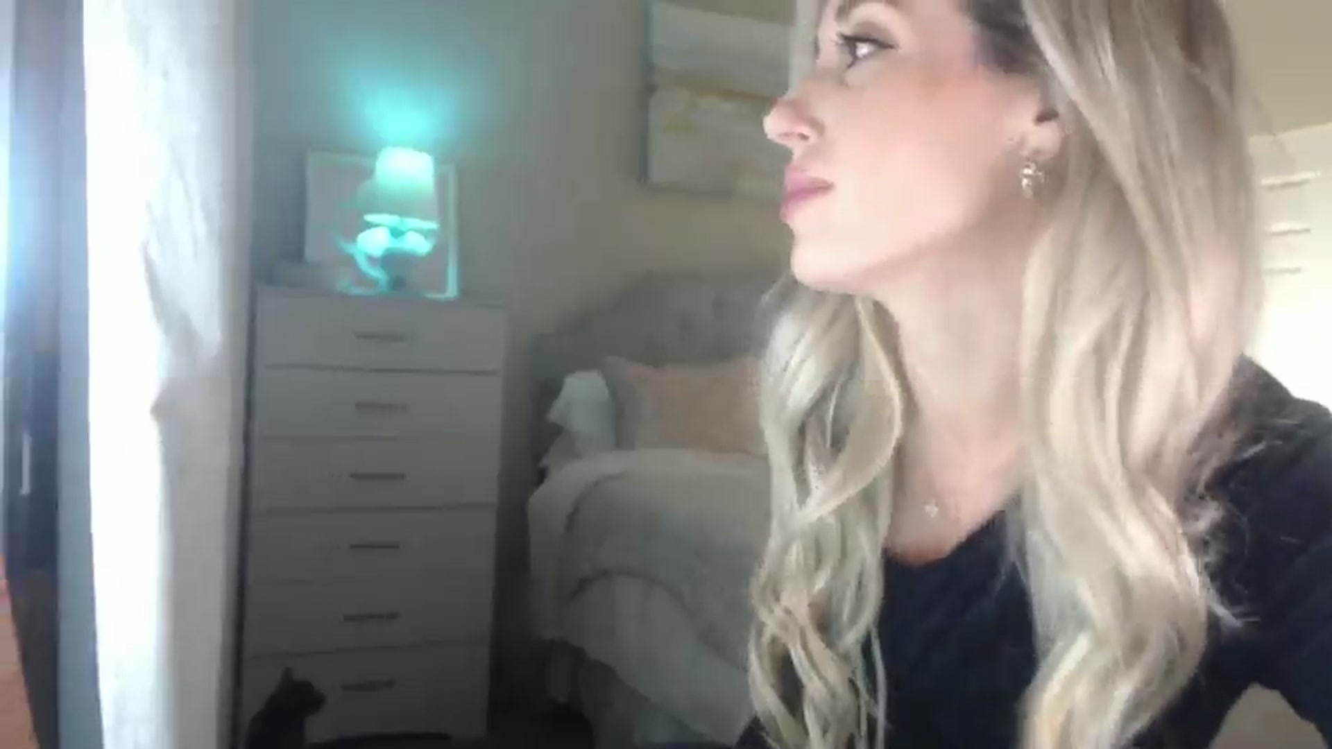 Gallery image thumbnail from Queen_bambii's myfreecams stream on, 01/16/2025, 07:35 image 17 of 20