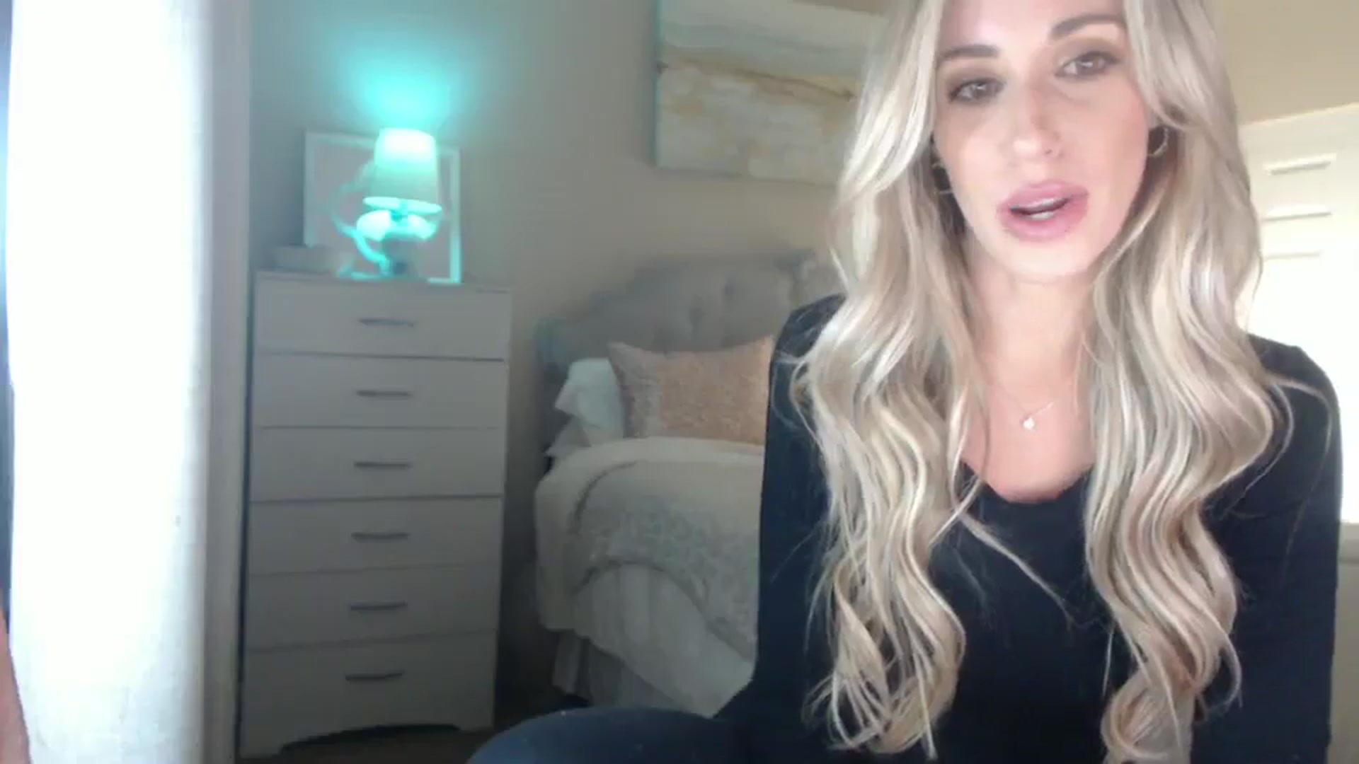 Gallery image thumbnail from Queen_bambii's myfreecams stream on, 01/16/2025, 07:35 image 13 of 20