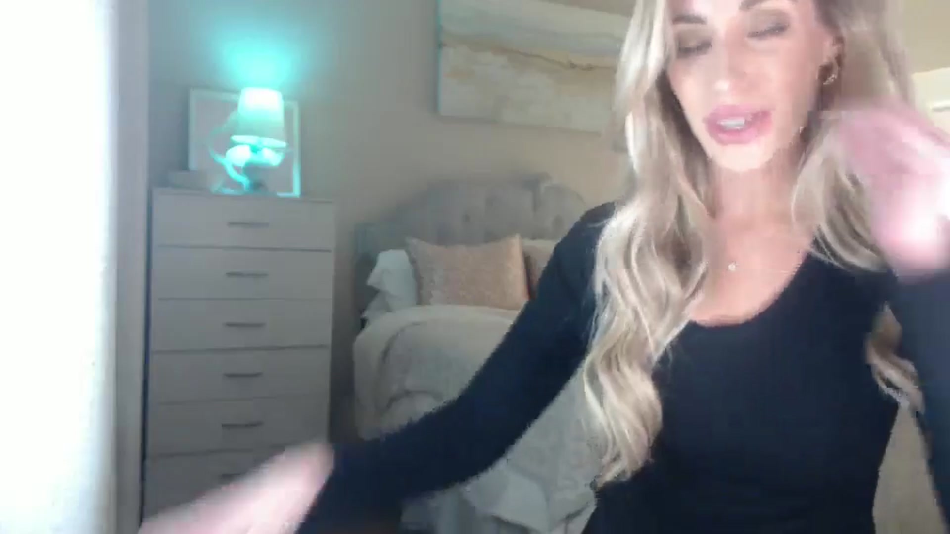 Gallery image thumbnail from Queen_bambii's myfreecams stream on, 01/16/2025, 07:35 image 8 of 20