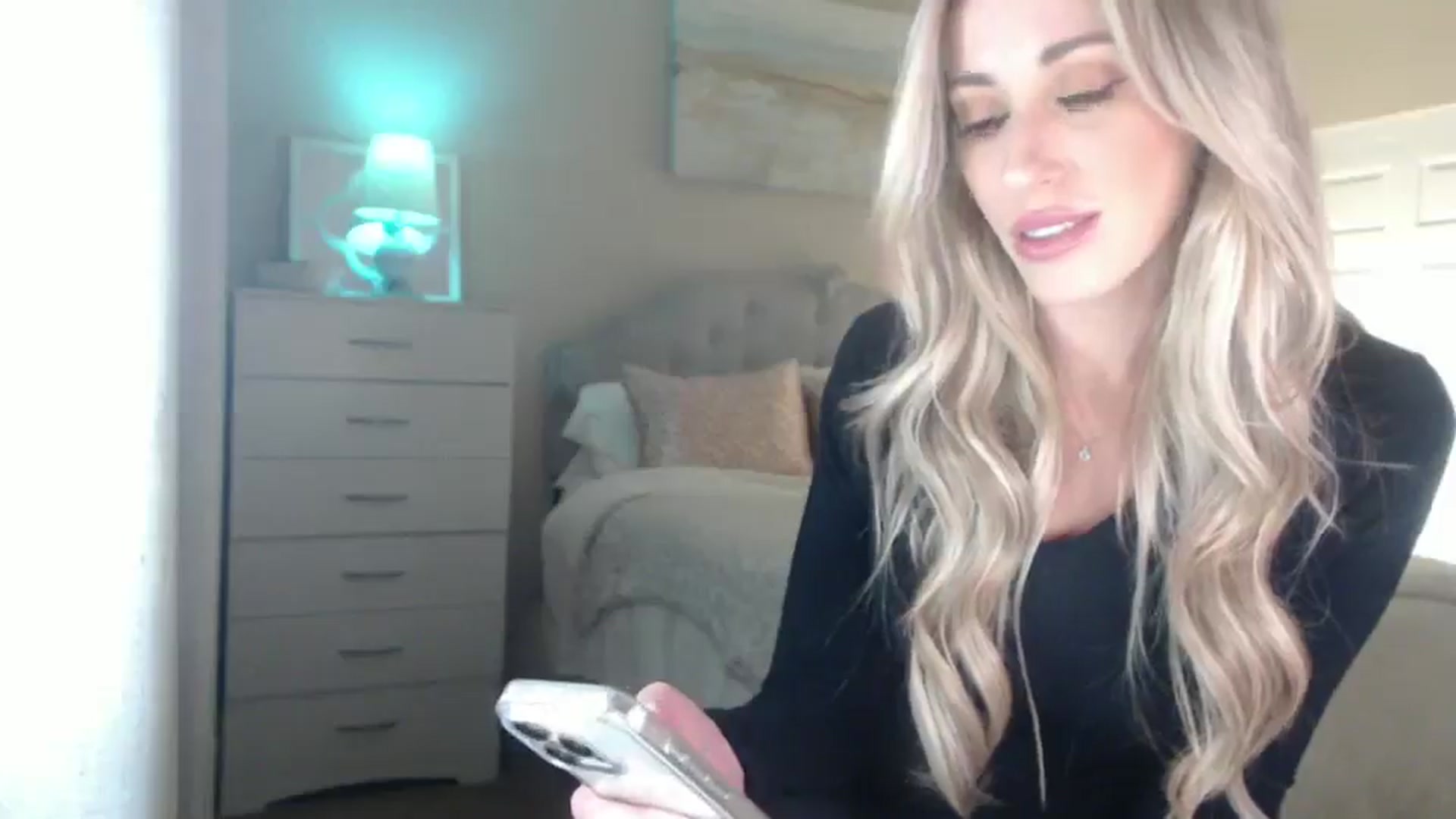Gallery image thumbnail from Queen_bambii's myfreecams stream on, 01/16/2025, 07:35 image 6 of 20