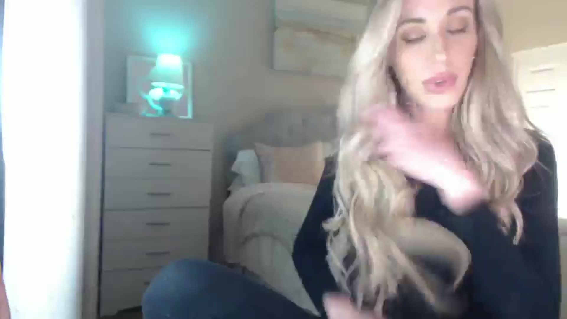 Gallery image thumbnail from Queen_bambii's myfreecams stream on, 01/16/2025, 07:35 image 15 of 20