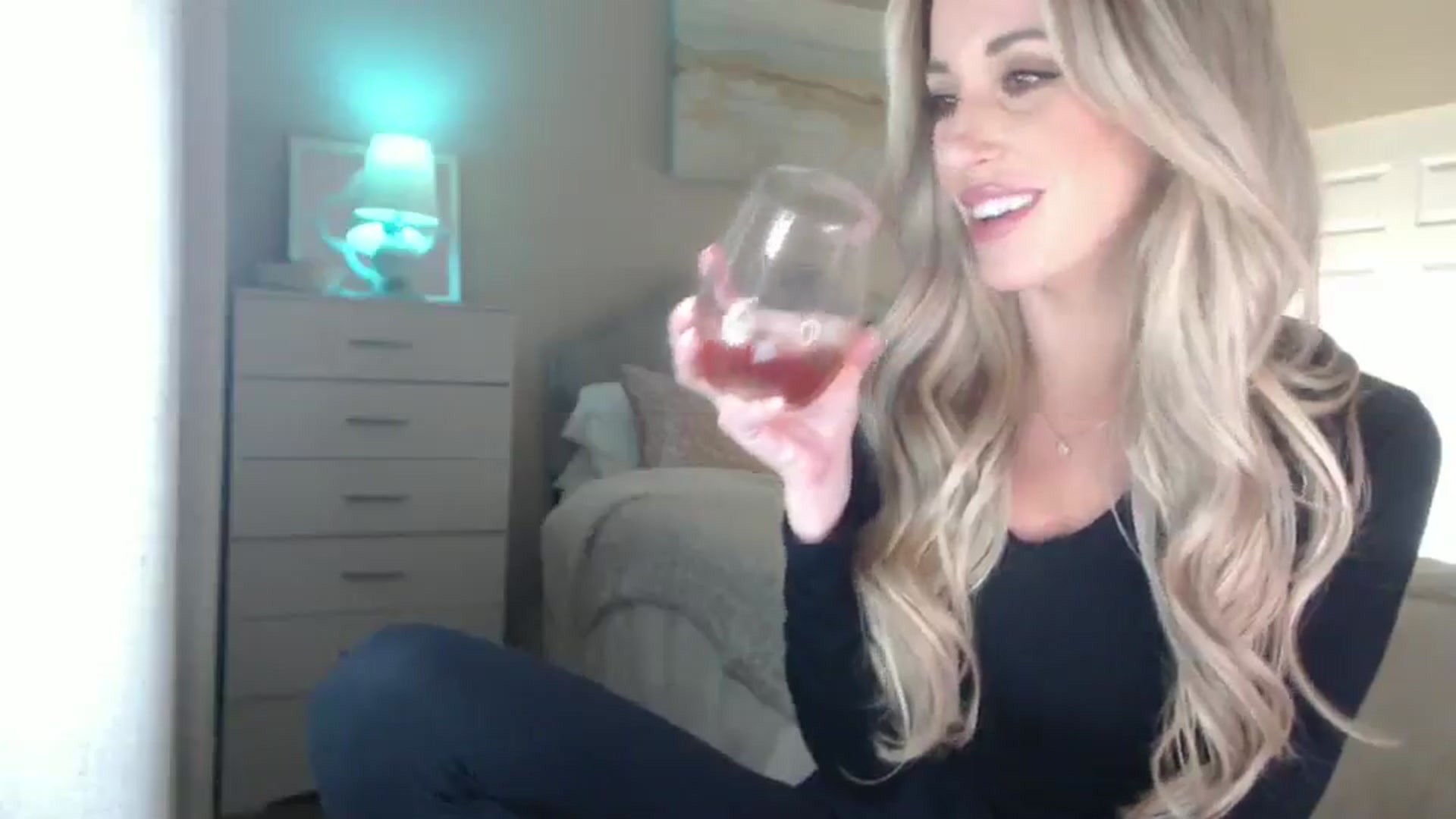 Gallery image thumbnail from Queen_bambii's myfreecams stream on, 01/16/2025, 07:35 image 9 of 20