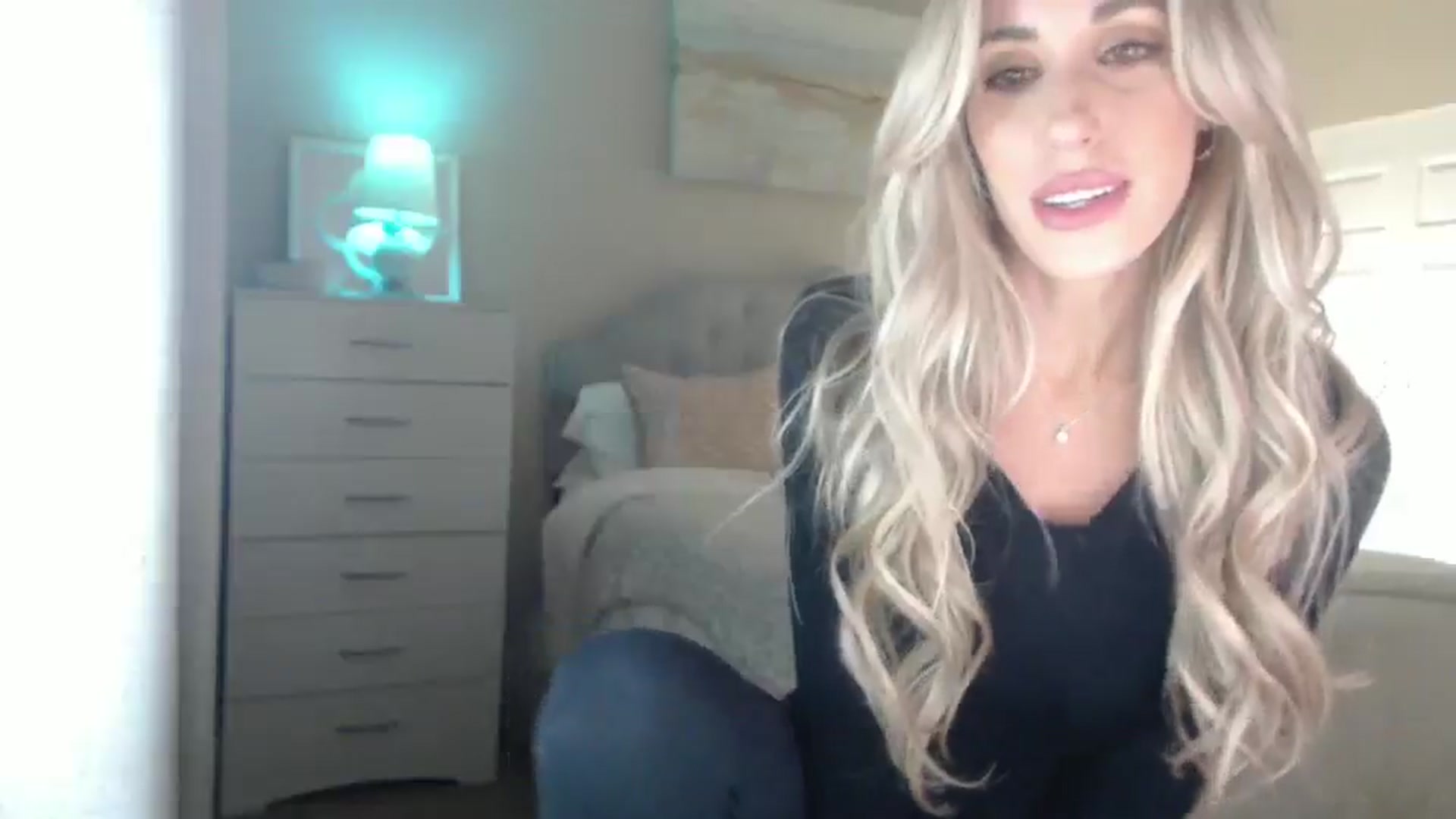 Gallery image thumbnail from Queen_bambii's myfreecams stream on, 01/16/2025, 07:35 image 11 of 20