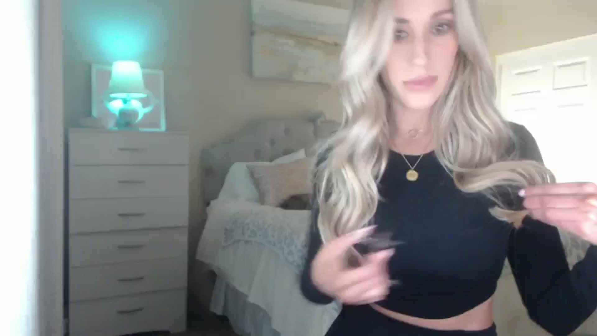 Gallery image thumbnail from Queen_bambii's myfreecams stream on, 01/22/2025, 05:34 image 19 of 20