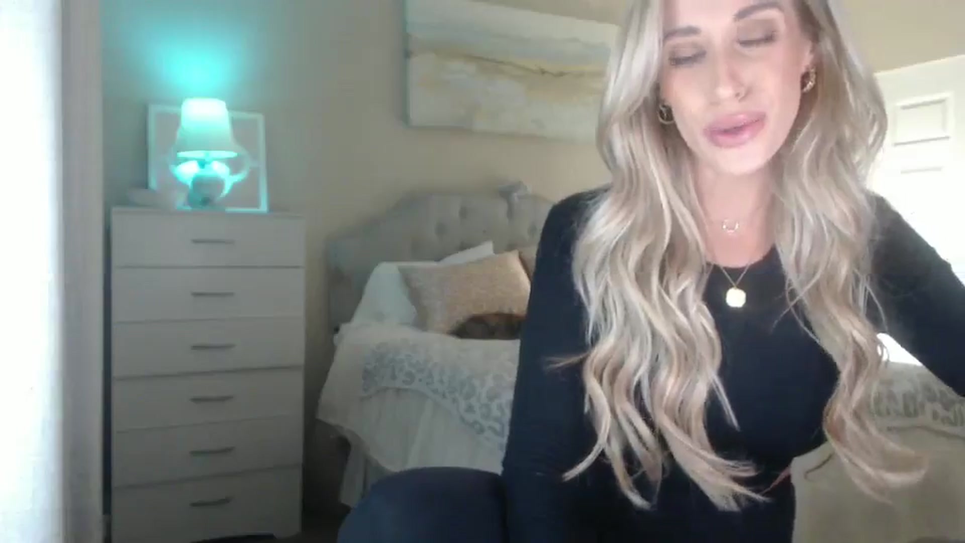 Gallery image thumbnail from Queen_bambii's myfreecams stream on, 01/22/2025, 05:34 image 17 of 20