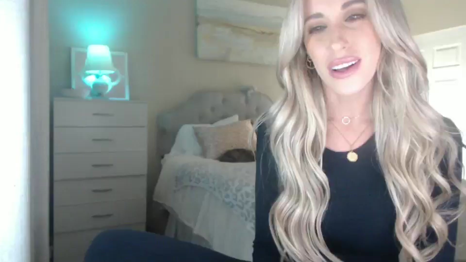 Gallery image thumbnail from Queen_bambii's myfreecams stream on, 01/22/2025, 05:34 image 10 of 20