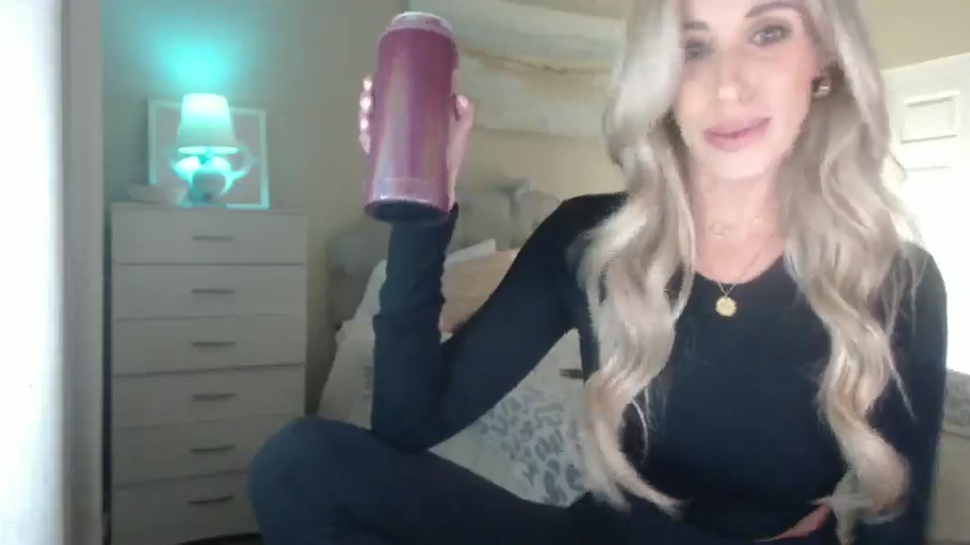 Gallery image thumbnail from Queen_bambii's myfreecams stream on, 01/22/2025, 05:34 image 14 of 20