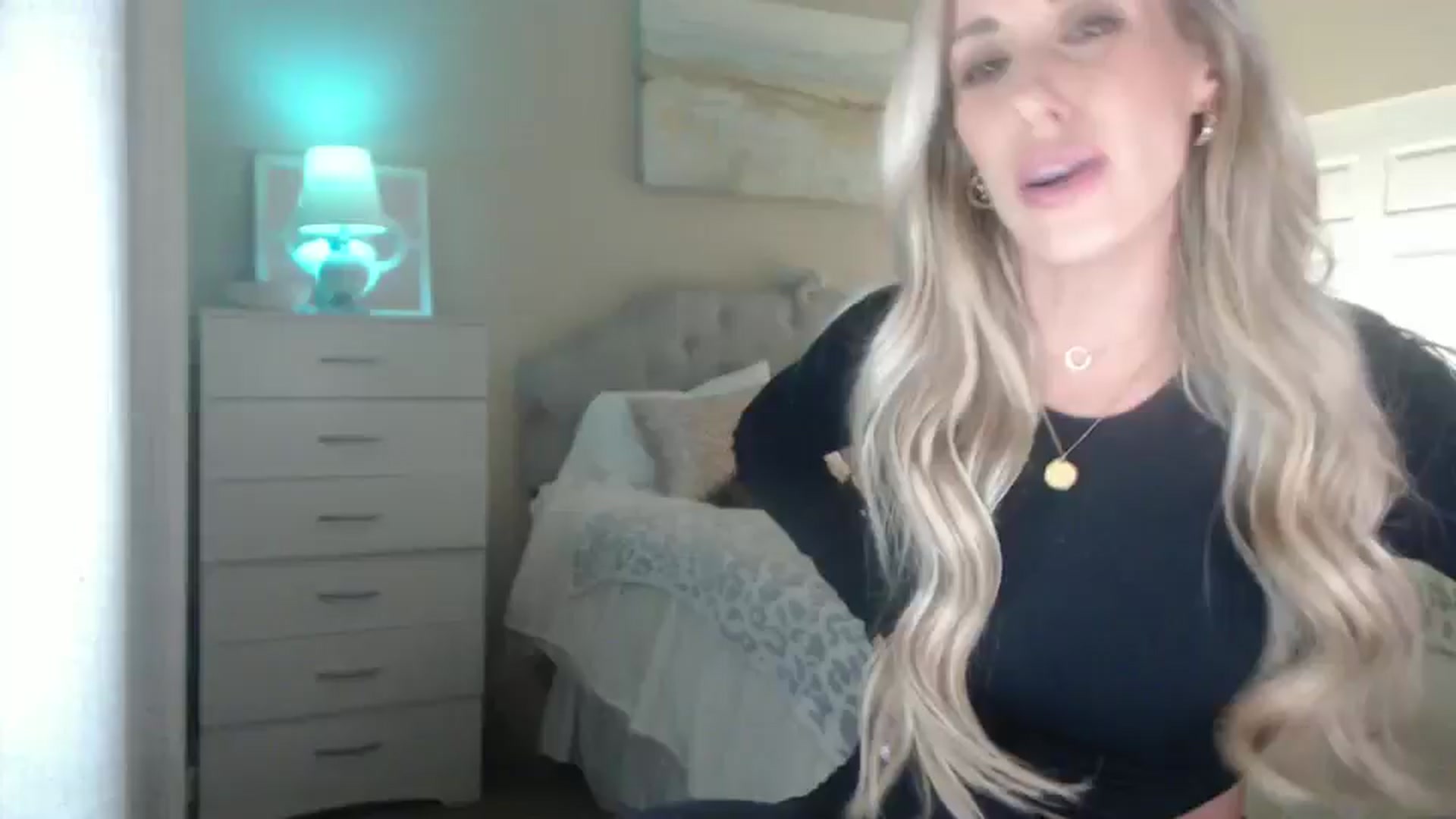 Gallery image thumbnail from Queen_bambii's myfreecams stream on, 01/22/2025, 05:34 image 16 of 20