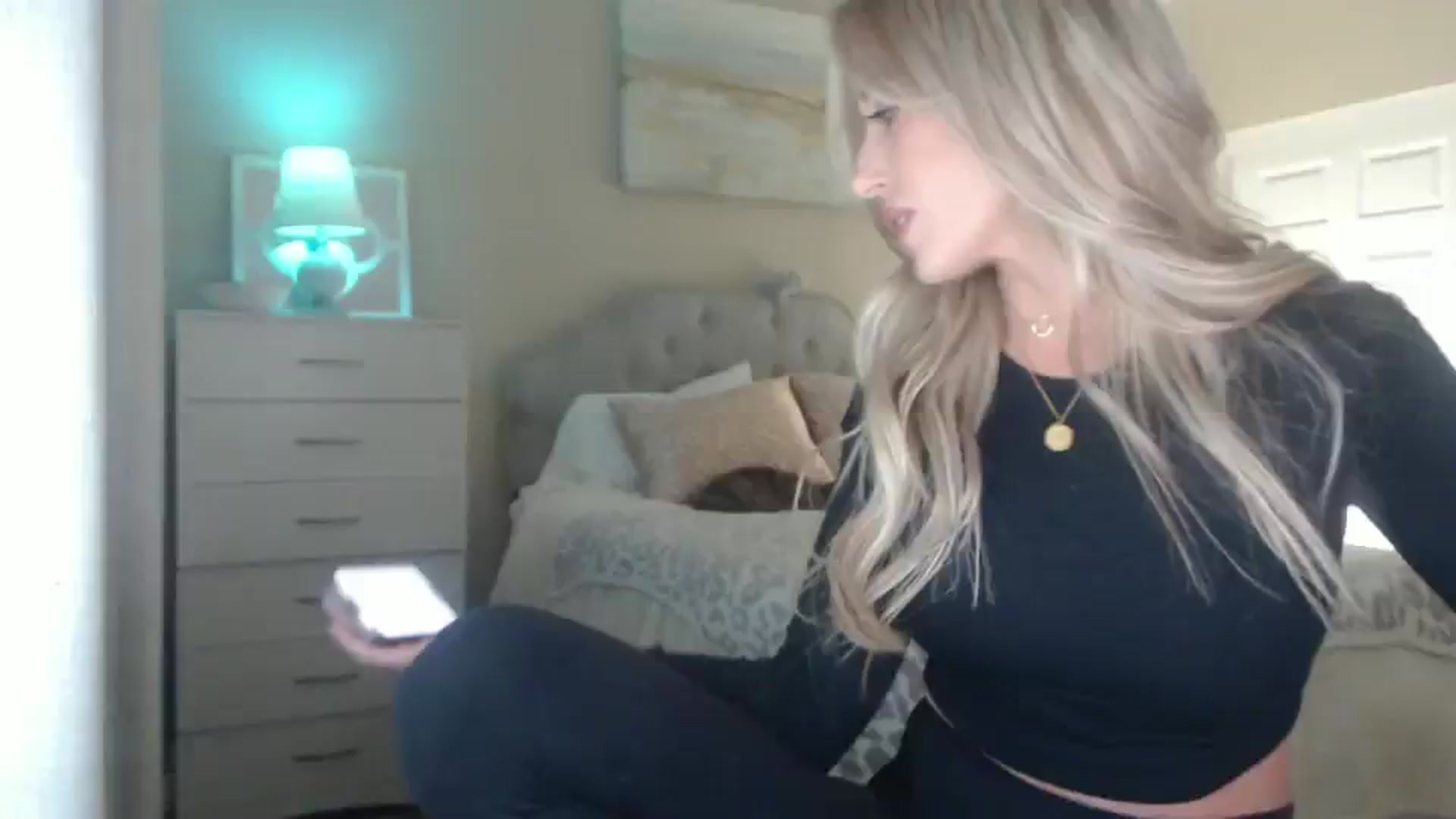 Gallery image thumbnail from Queen_bambii's myfreecams stream on, 01/22/2025, 05:34 image 6 of 20