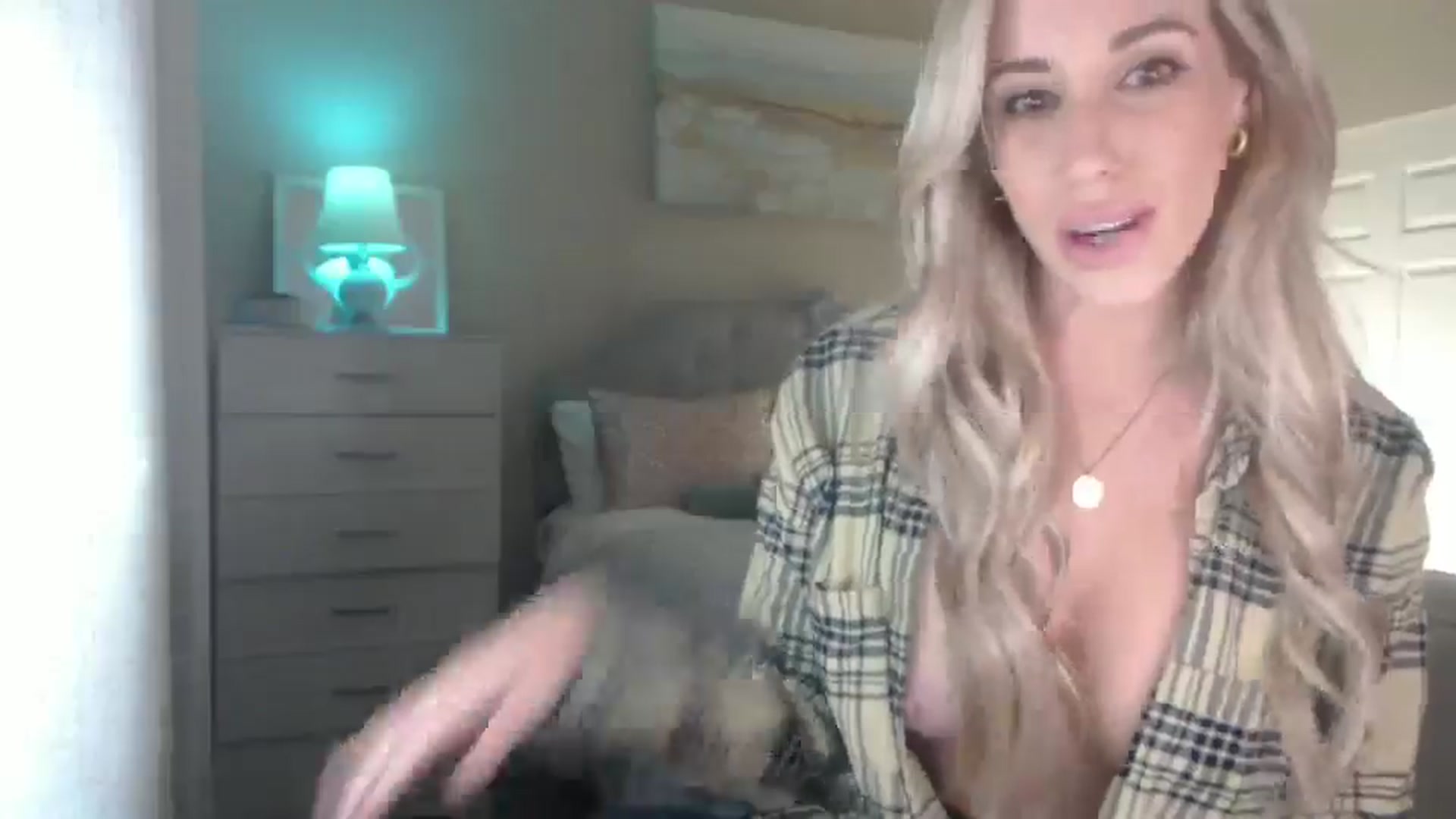 Gallery image thumbnail from Queen_bambii's myfreecams stream on, 01/26/2025, 08:26 image 12 of 20