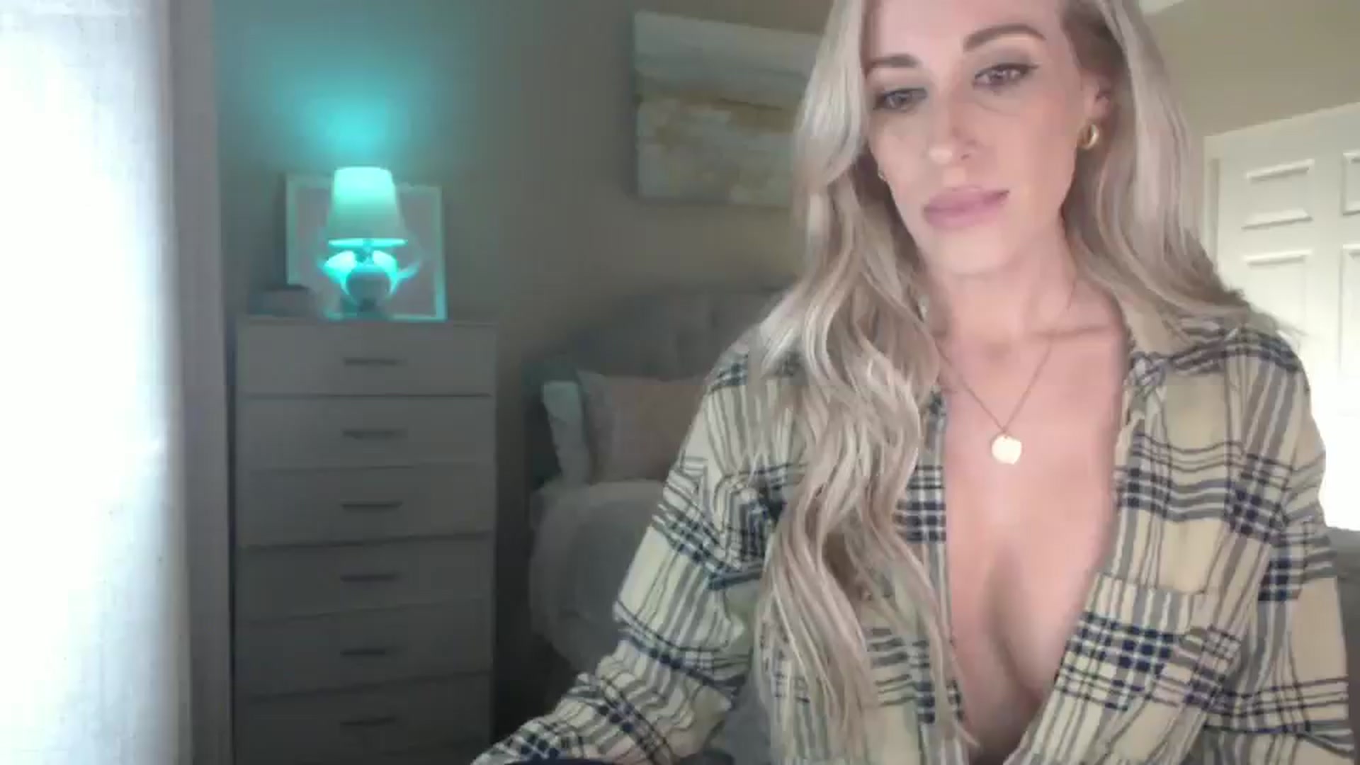 Gallery image thumbnail from Queen_bambii's myfreecams stream on, 01/26/2025, 08:26 image 13 of 20