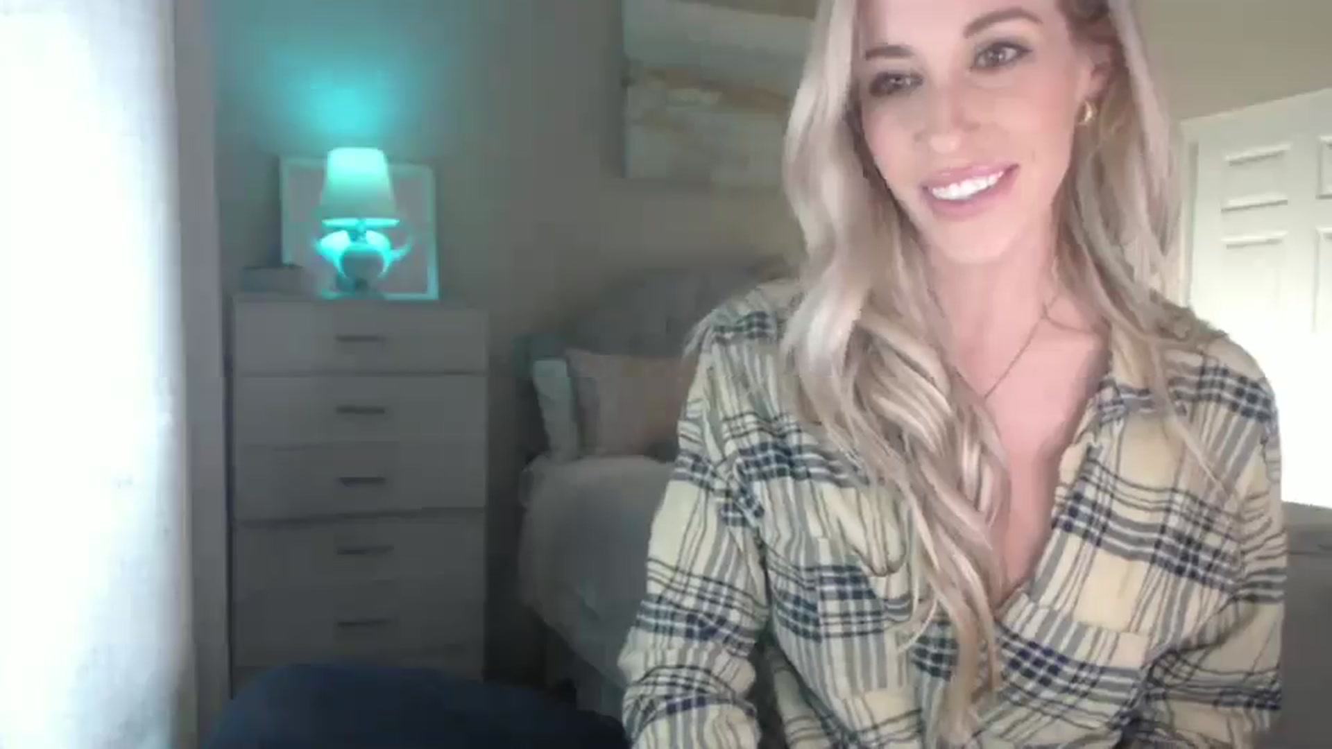 Gallery image thumbnail from Queen_bambii's myfreecams stream on, 01/26/2025, 08:26 image 16 of 20
