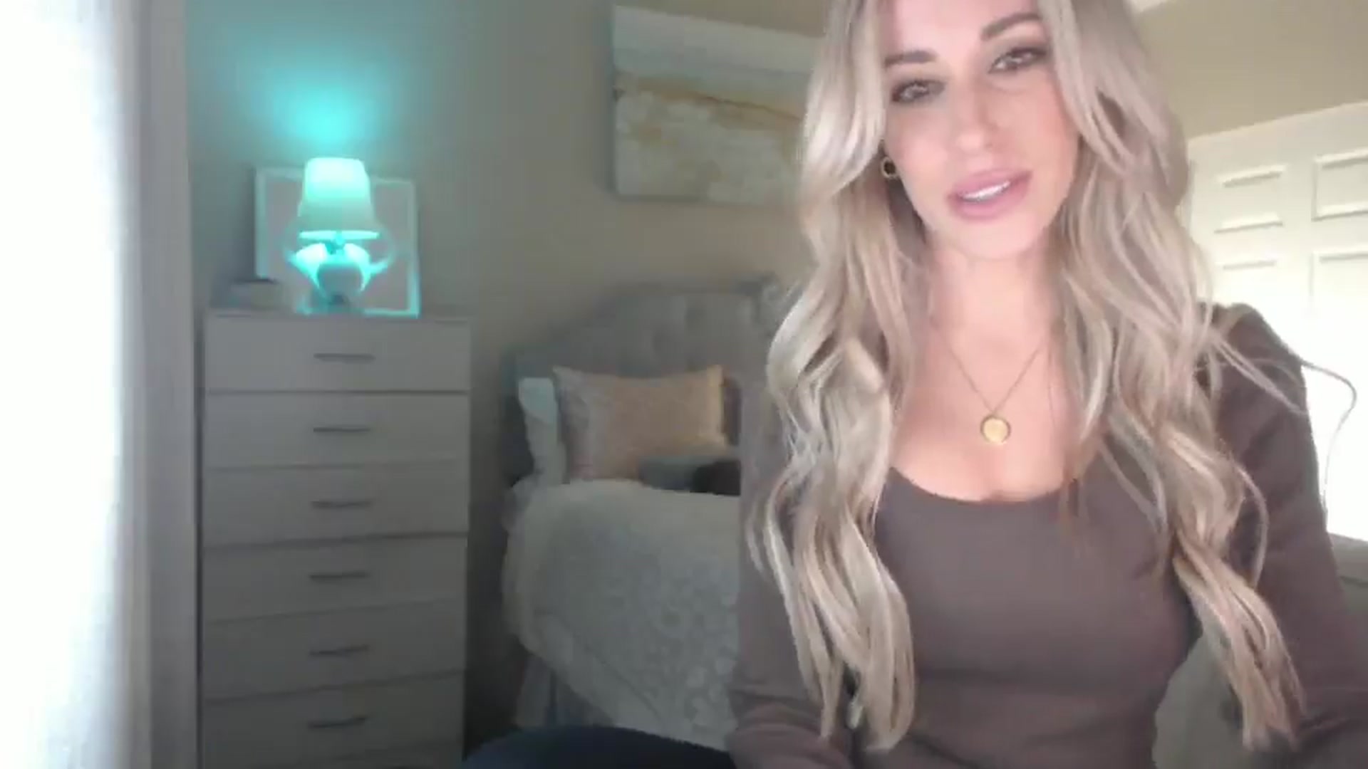 Gallery image thumbnail from Queen_bambii's myfreecams stream on, 01/26/2025, 08:26 image 4 of 20