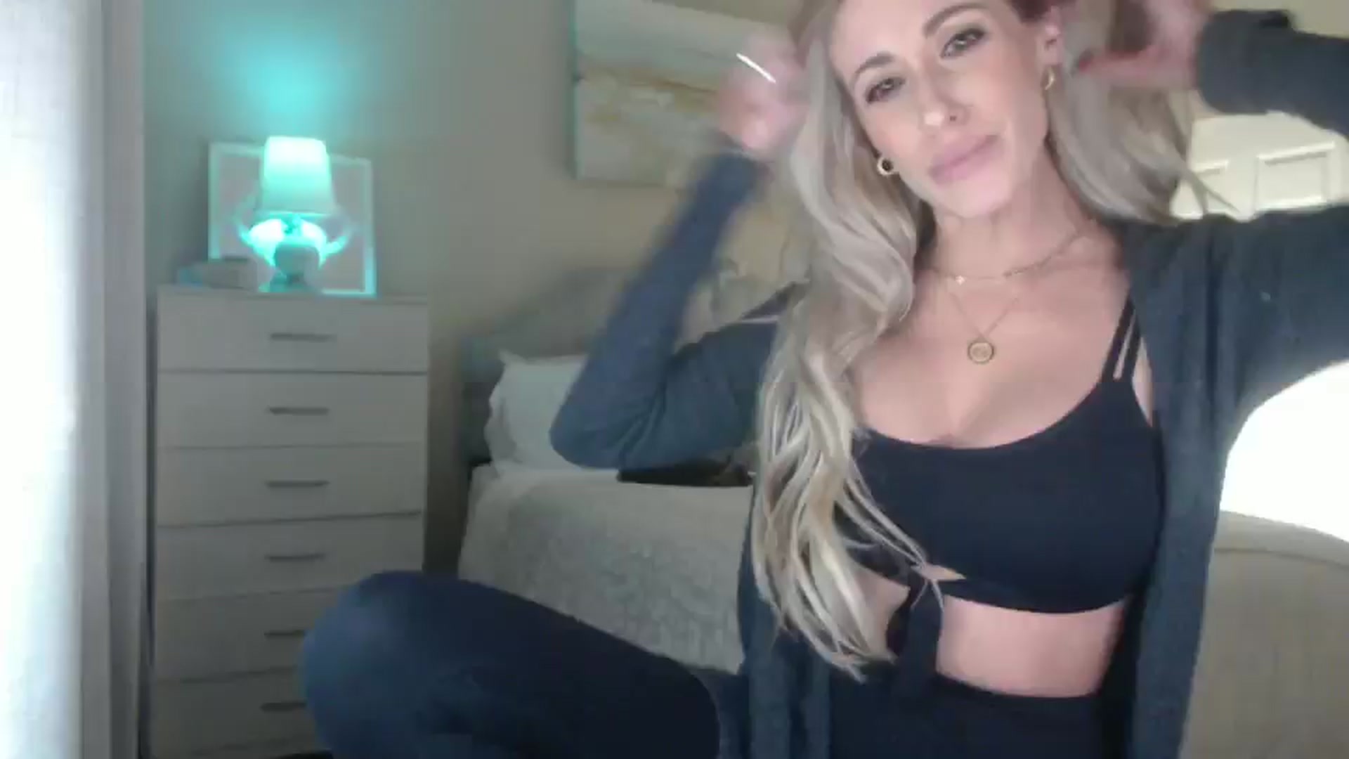 Gallery image thumbnail from Queen_bambii's myfreecams stream on, 01/28/2025, 07:05 image 12 of 20