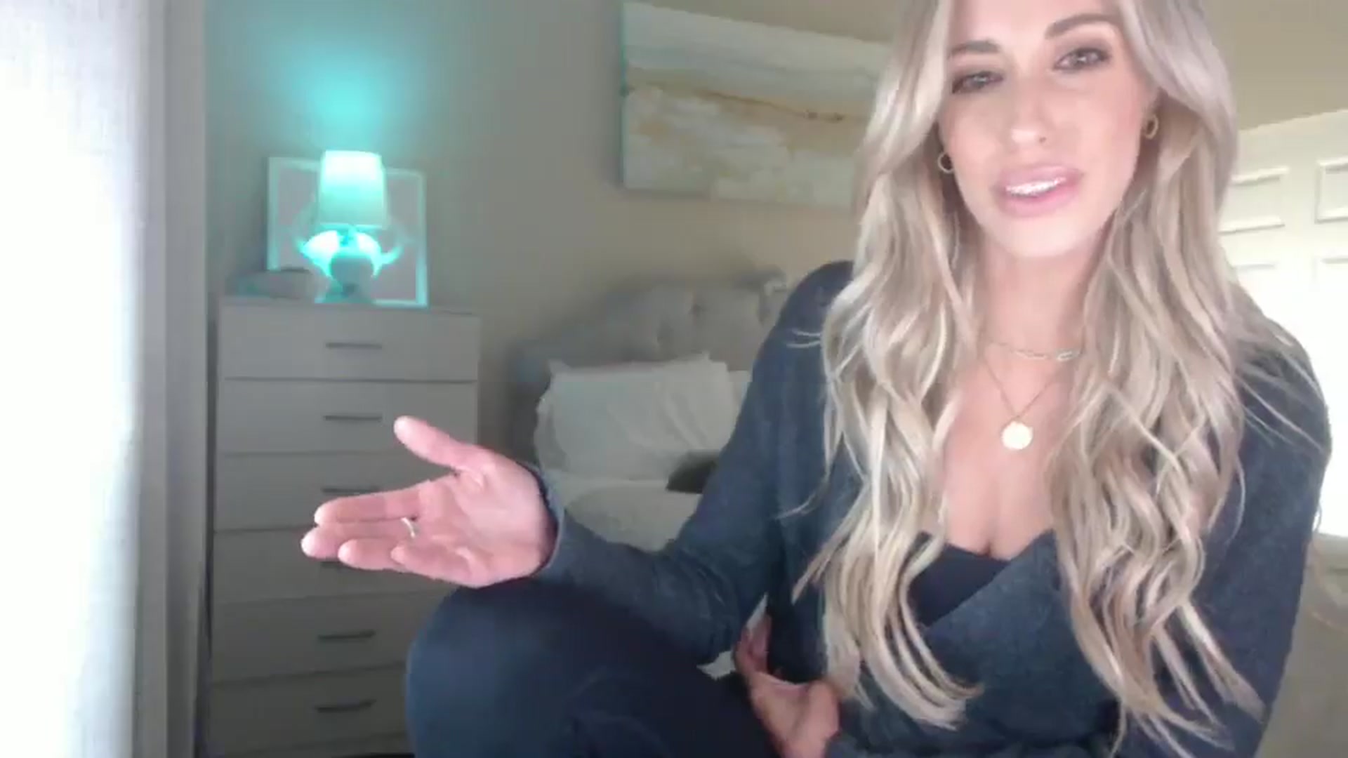 Gallery image thumbnail from Queen_bambii's myfreecams stream on, 01/28/2025, 07:05 image 18 of 20