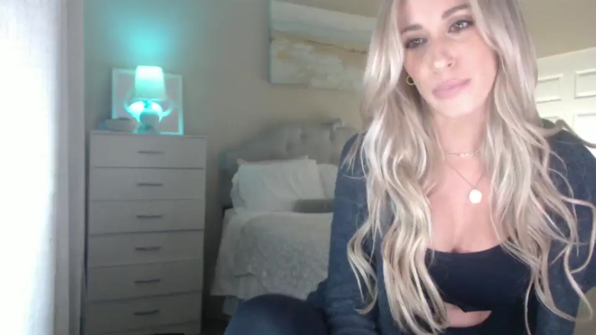 Gallery image thumbnail from Queen_bambii's myfreecams stream on, 01/28/2025, 07:05 image 19 of 20