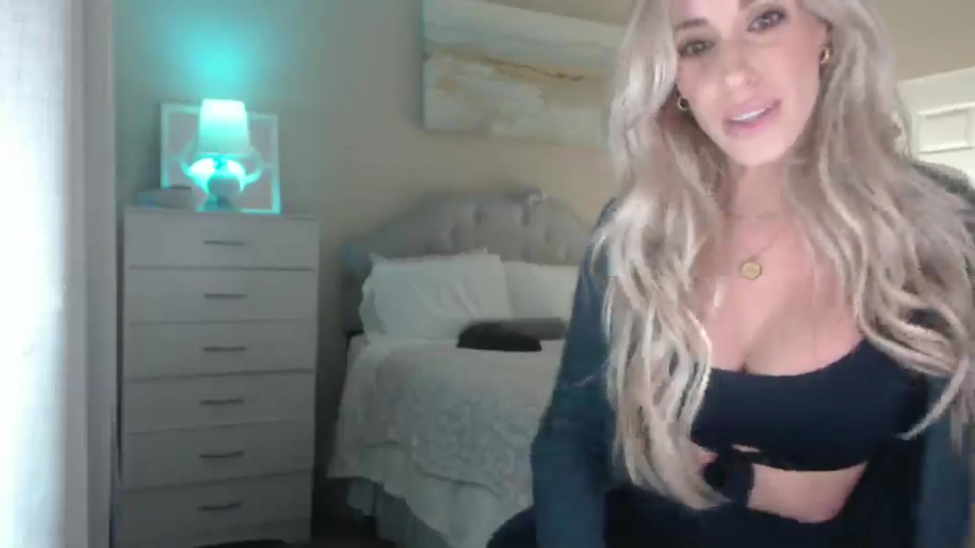 Gallery image thumbnail from Queen_bambii's myfreecams stream on, 01/28/2025, 07:05 image 4 of 20