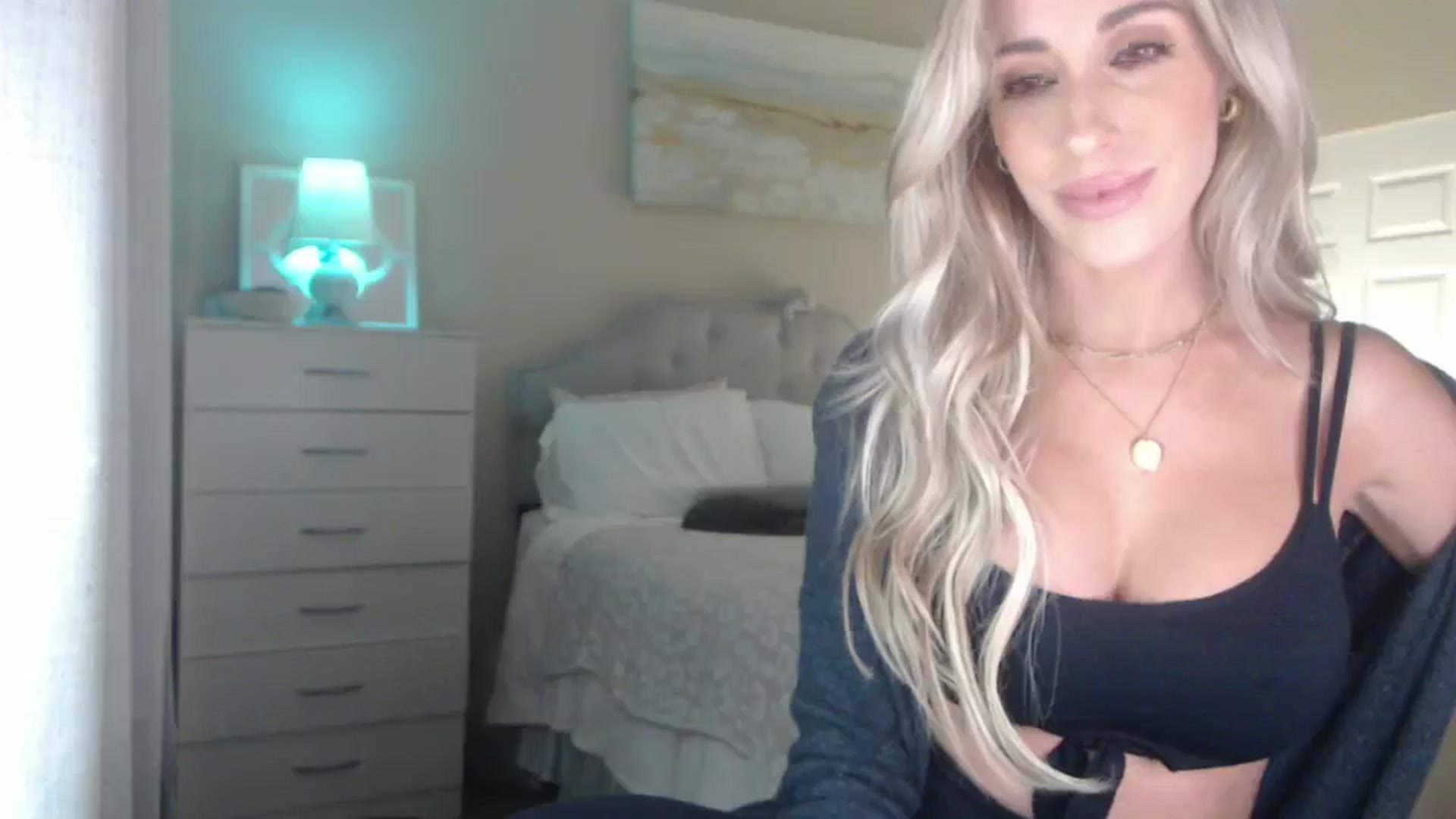 Gallery image thumbnail from Queen_bambii's myfreecams stream on, 01/28/2025, 07:05 image 15 of 20