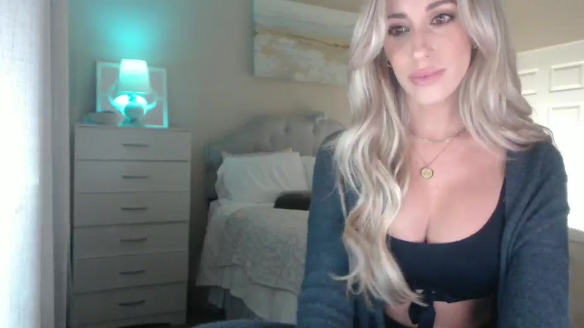 Gallery image thumbnail from Queen_bambii's myfreecams stream on, 01/28/2025, 07:05 image 8 of 20