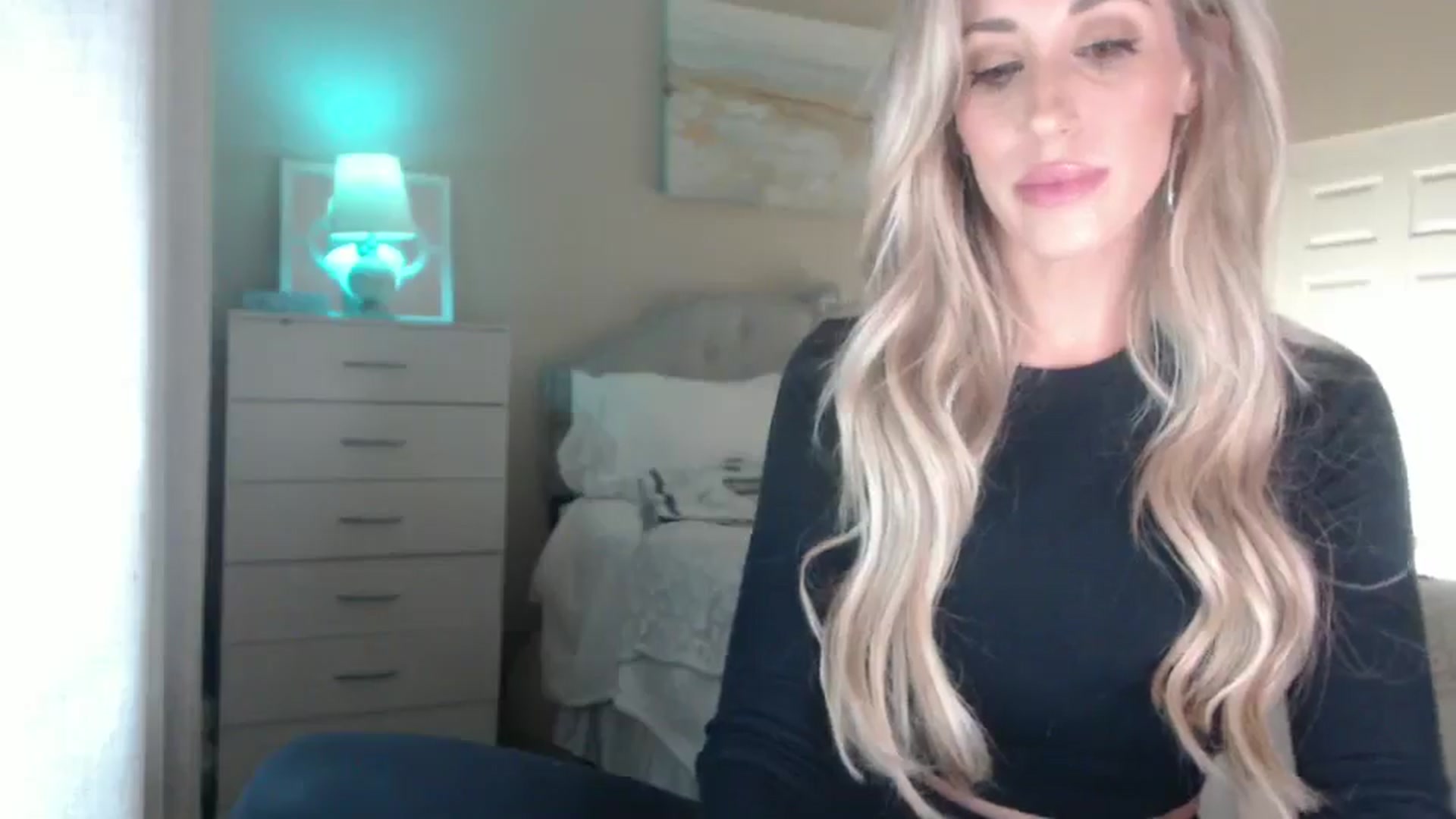 Gallery image thumbnail from Queen_bambii's myfreecams stream on, 02/03/2025, 06:17 image 10 of 20