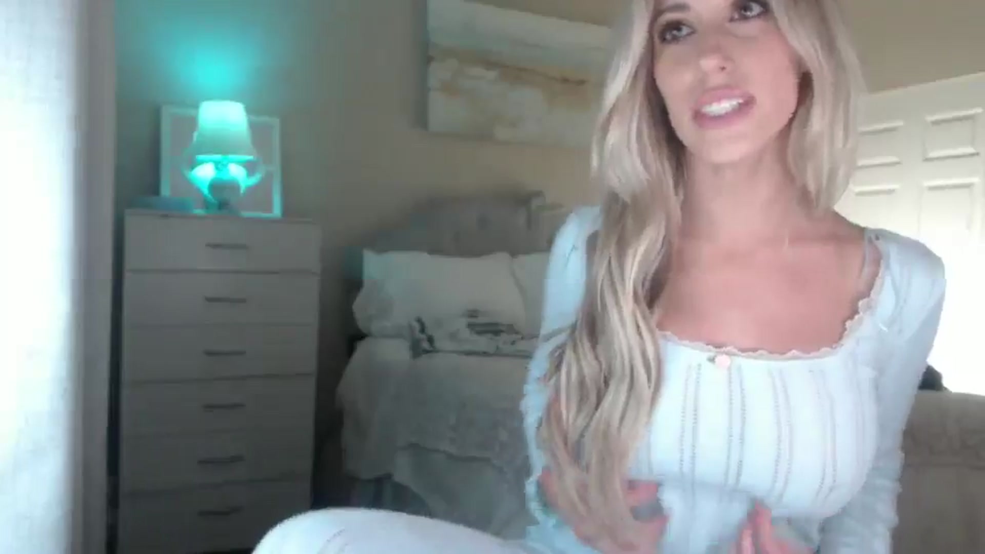 Gallery image thumbnail from Queen_bambii's myfreecams stream on, 02/03/2025, 06:17 image 20 of 20