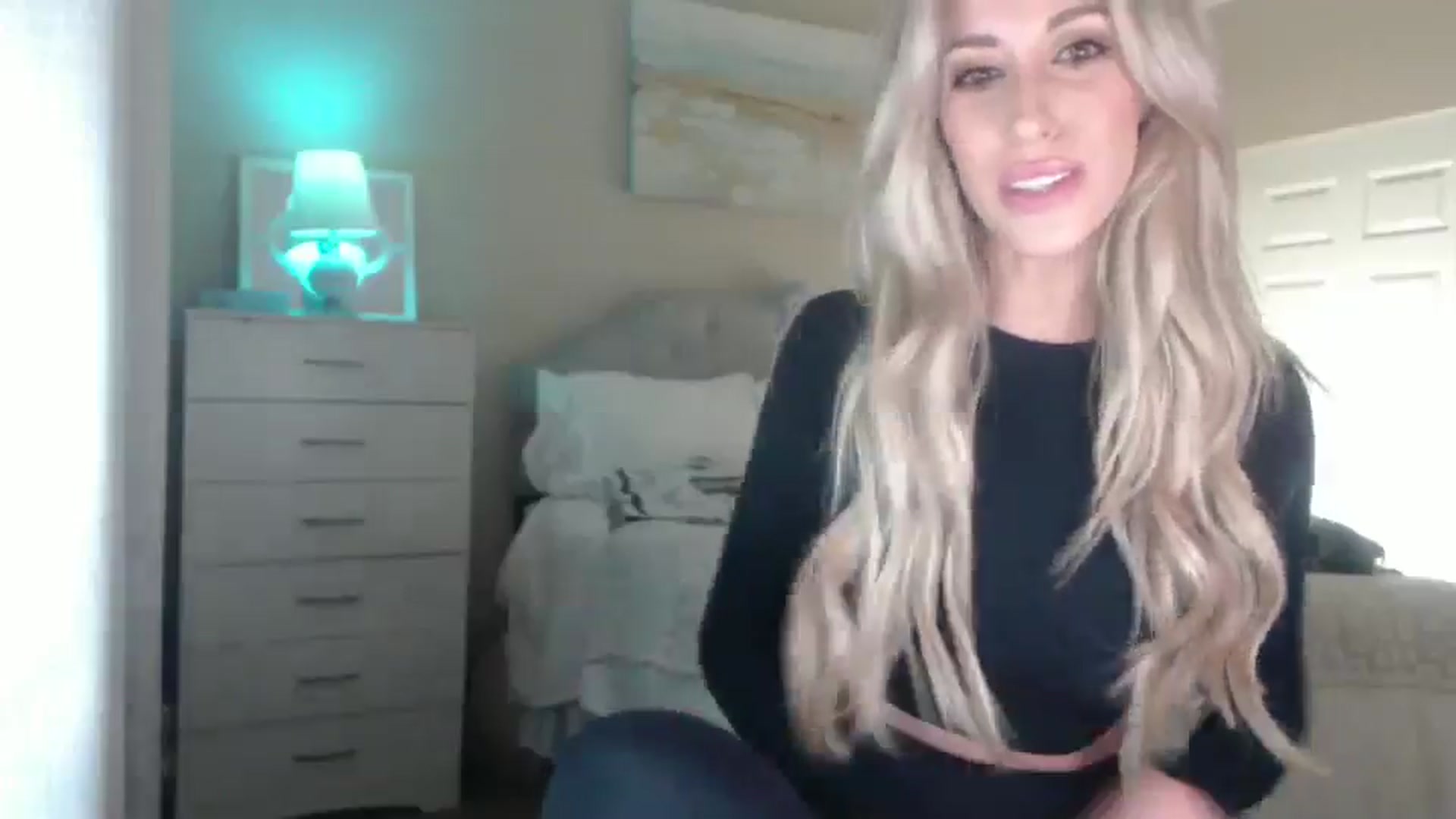 Gallery image thumbnail from Queen_bambii's myfreecams stream on, 02/03/2025, 06:17 image 15 of 20