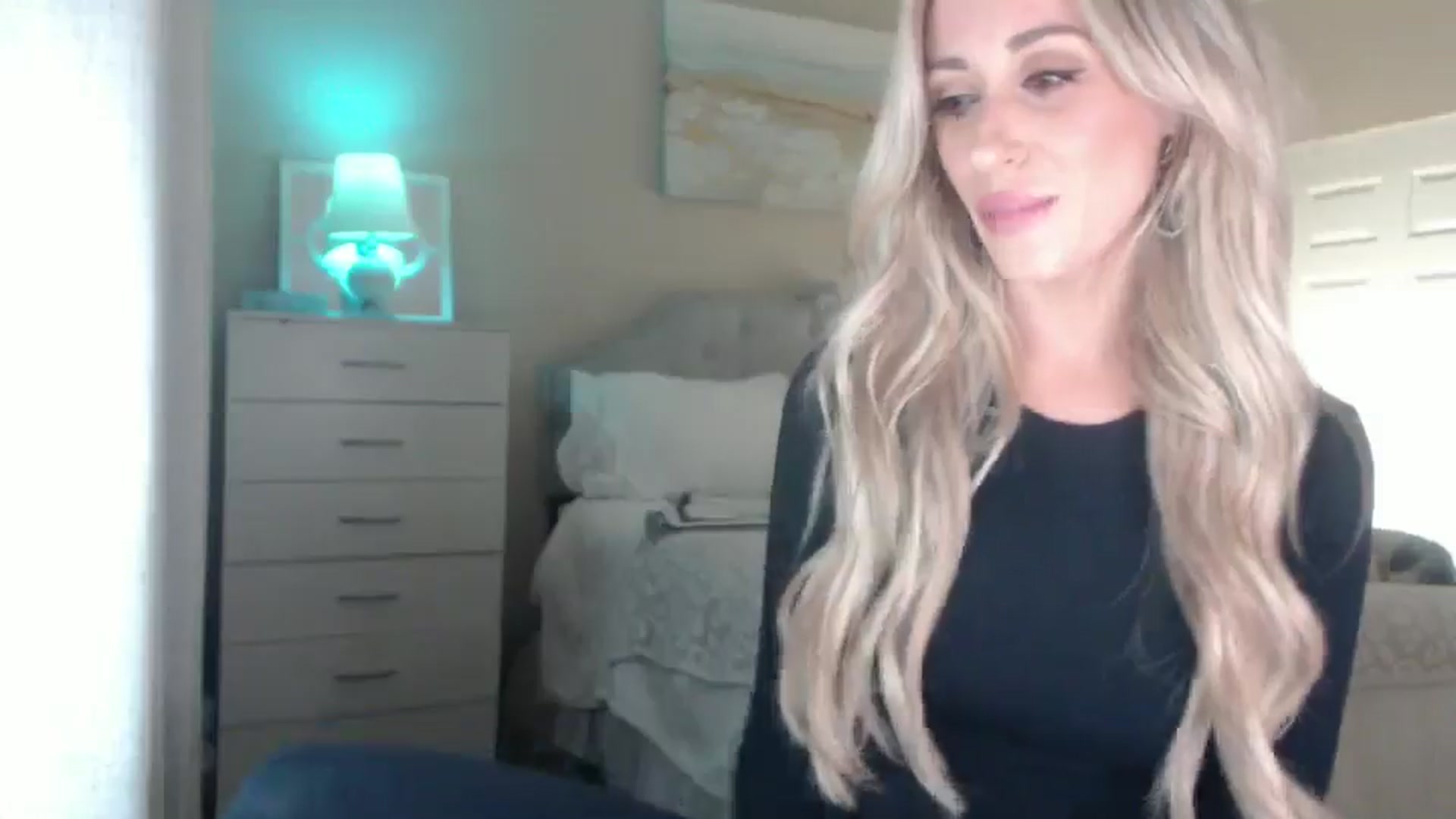 Gallery image thumbnail from Queen_bambii's myfreecams stream on, 02/03/2025, 06:17 image 5 of 20