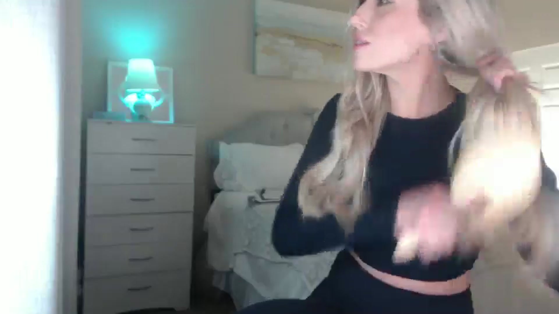Gallery image thumbnail from Queen_bambii's myfreecams stream on, 02/03/2025, 06:17 image 3 of 20