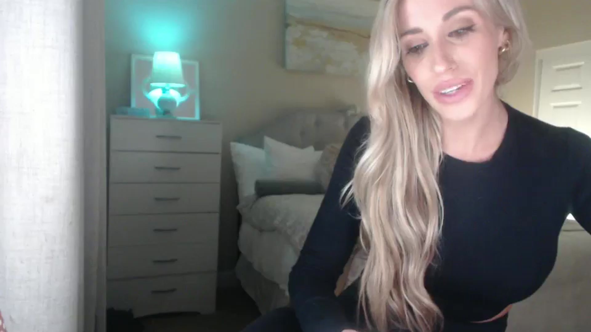 Gallery image thumbnail from Queen_bambii's myfreecams stream on, 02/08/2025, 08:30 image 16 of 20