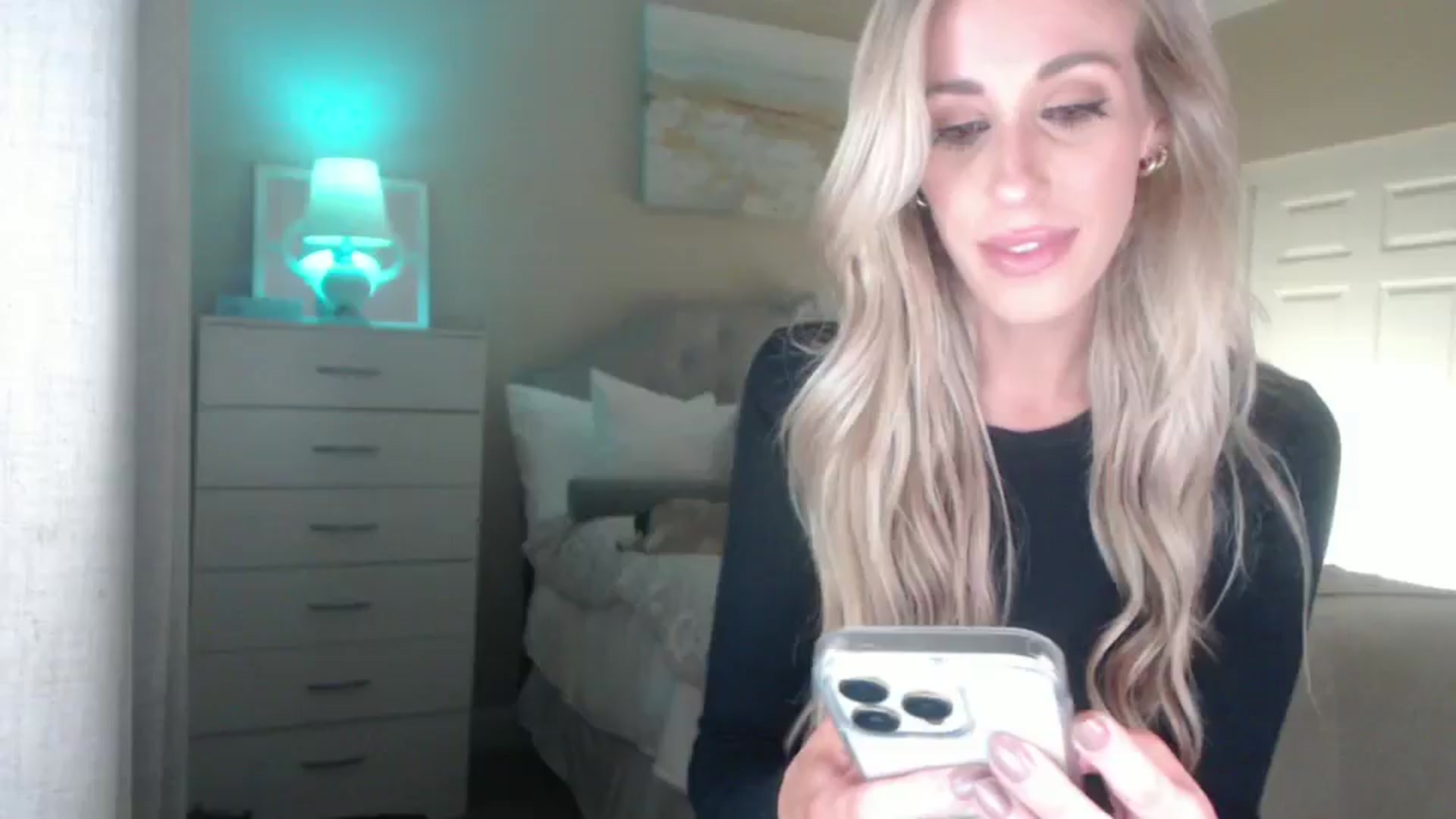 Gallery image thumbnail from Queen_bambii's myfreecams stream on, 02/08/2025, 08:30 image 10 of 20