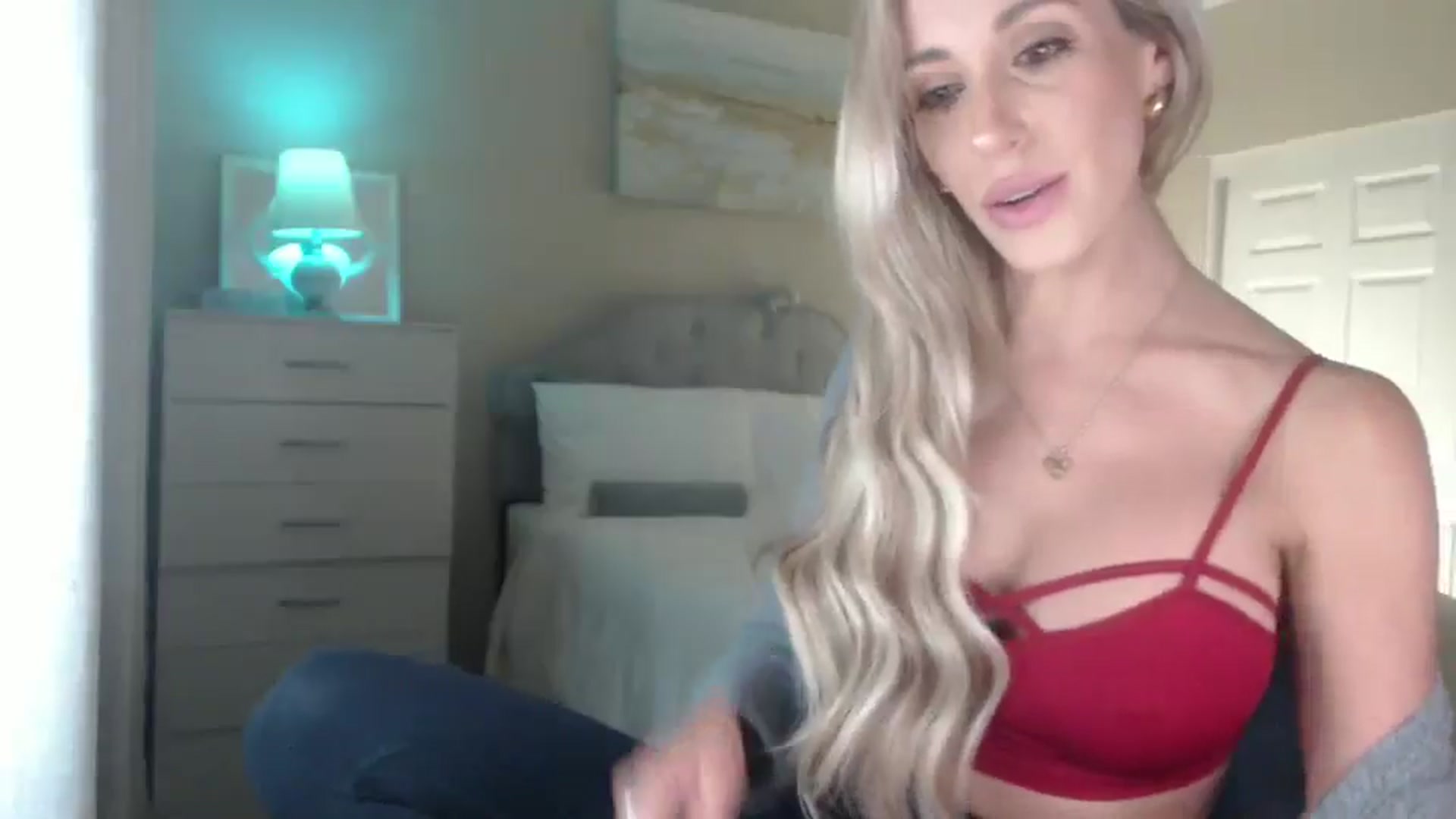 Gallery image thumbnail from Queen_bambii's myfreecams stream on, 02/13/2025, 08:47 image 10 of 20