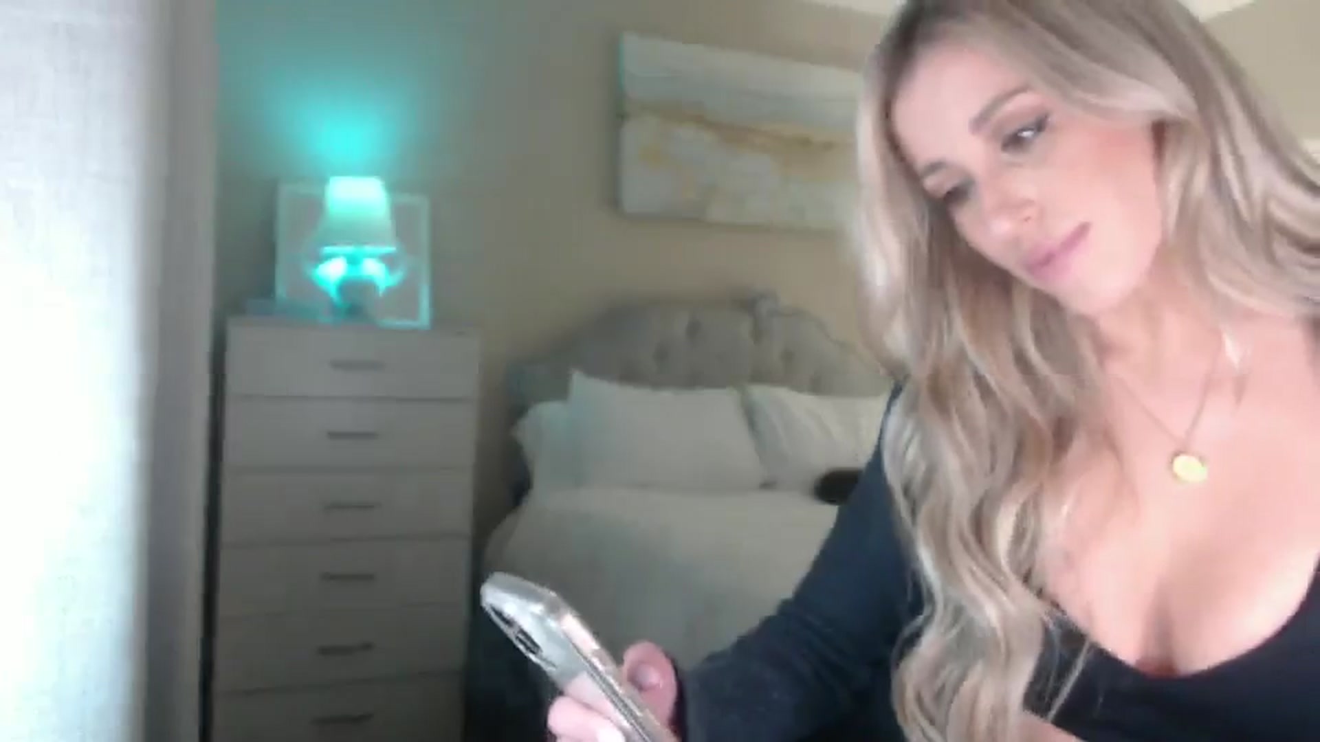 Gallery image thumbnail from Queen_bambii's myfreecams stream on, 02/18/2025, 08:10 image 19 of 20