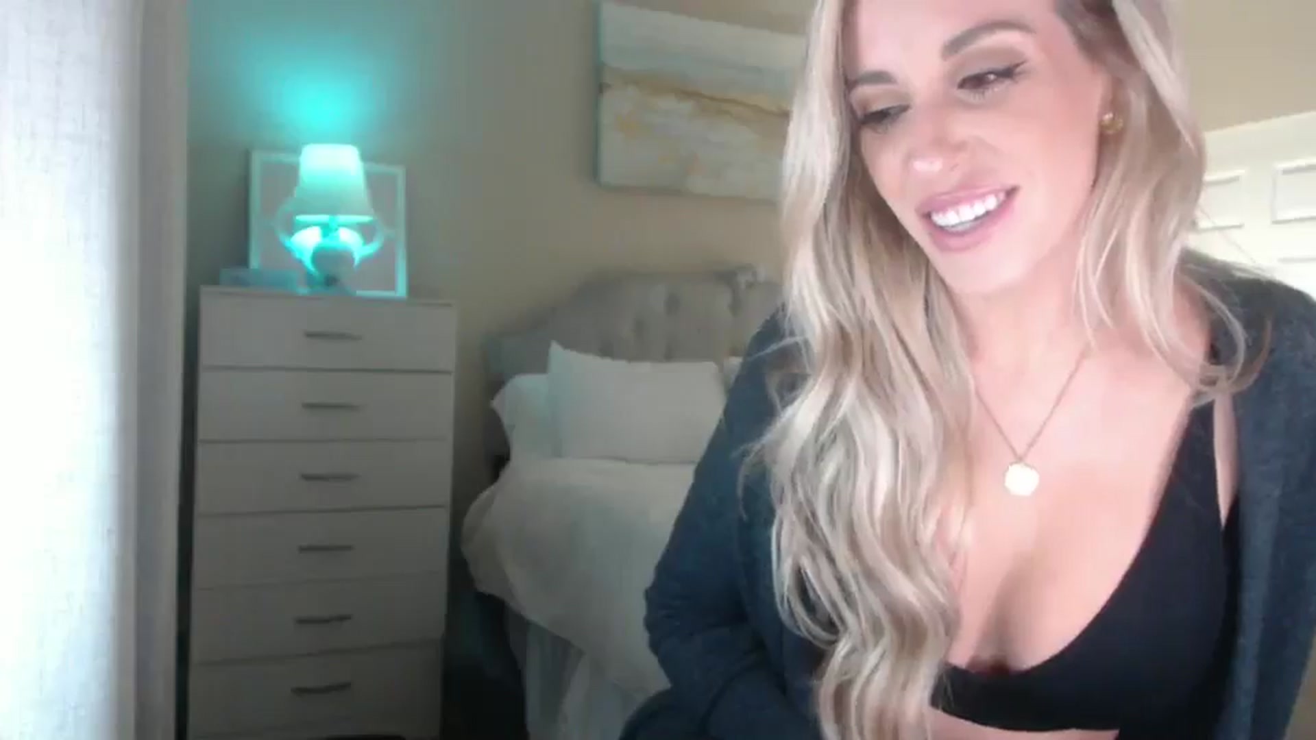 Gallery image thumbnail from Queen_bambii's myfreecams stream on, 02/18/2025, 08:10 image 12 of 20
