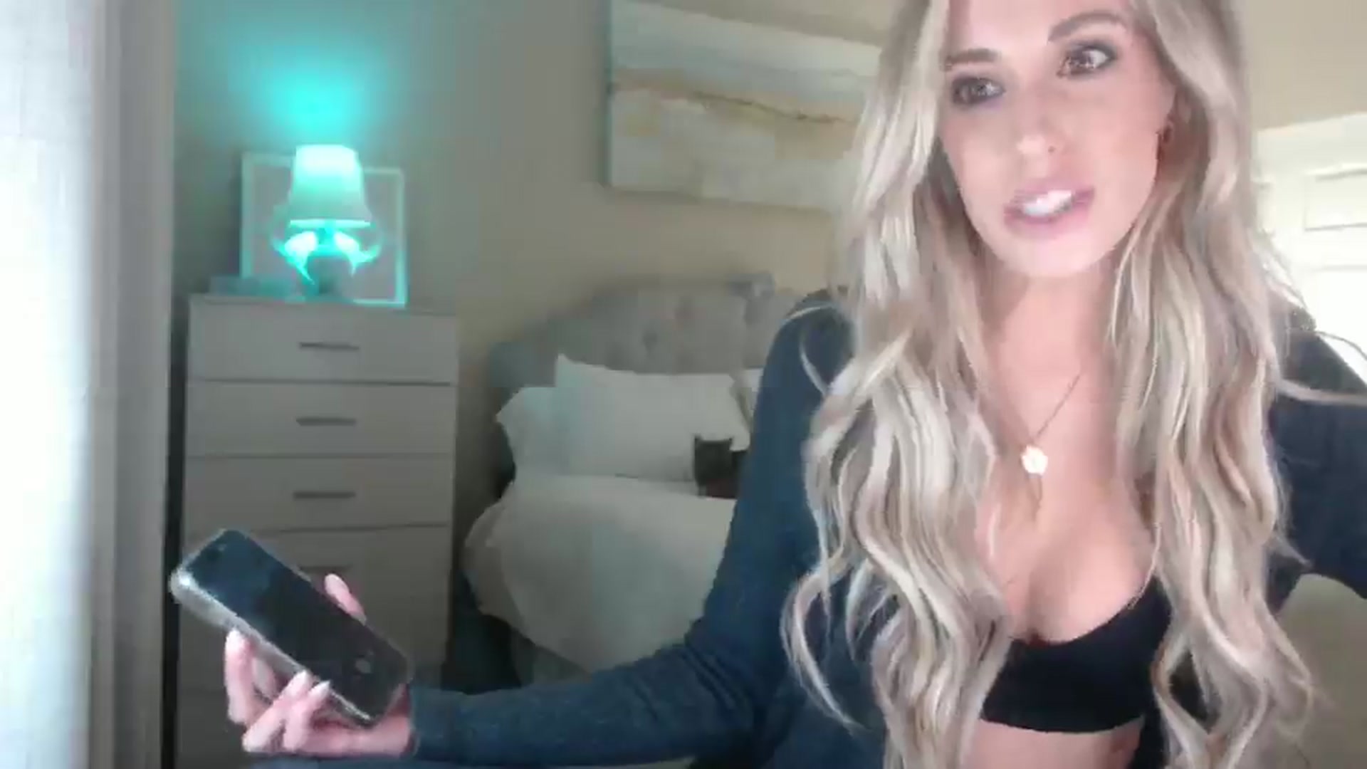 Gallery image thumbnail from Queen_bambii's myfreecams stream on, 02/18/2025, 08:10 image 3 of 20